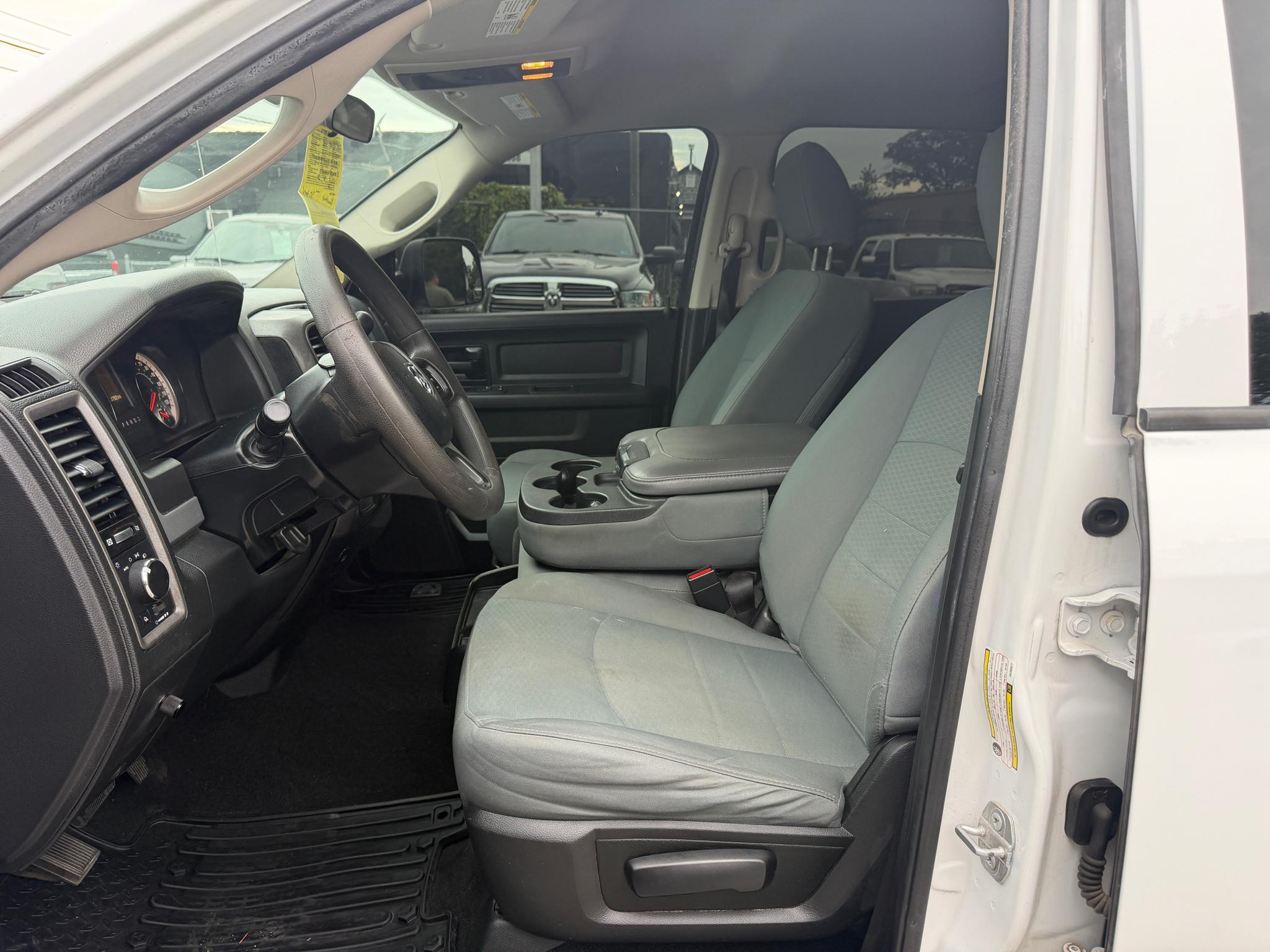 RAM 3500 Tradesman 4x4 Crew Cab 8' Box 2018