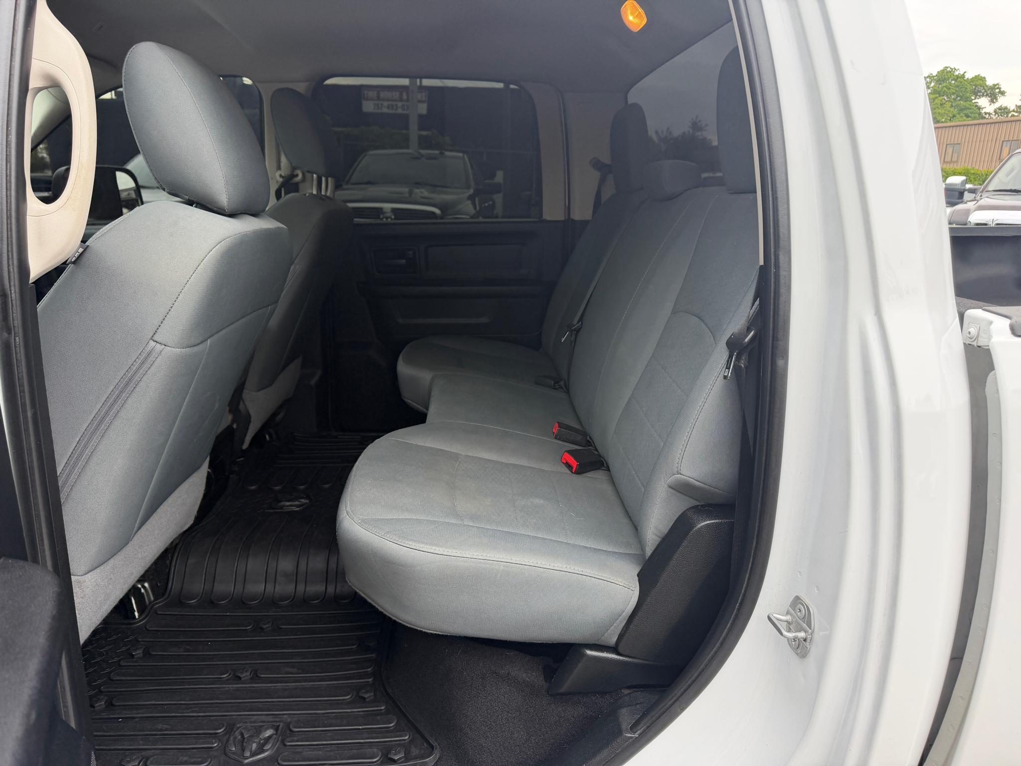 RAM 3500 Tradesman 4x4 Crew Cab 8' Box 2018