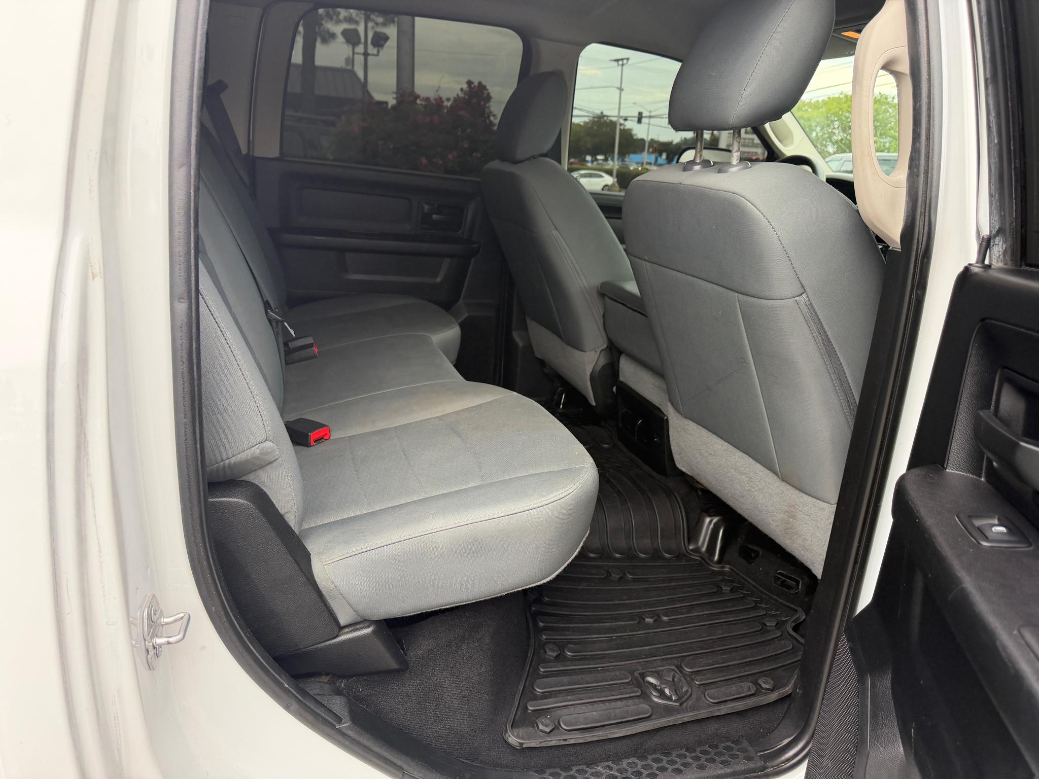 RAM 3500 Tradesman 4x4 Crew Cab 8' Box 2018