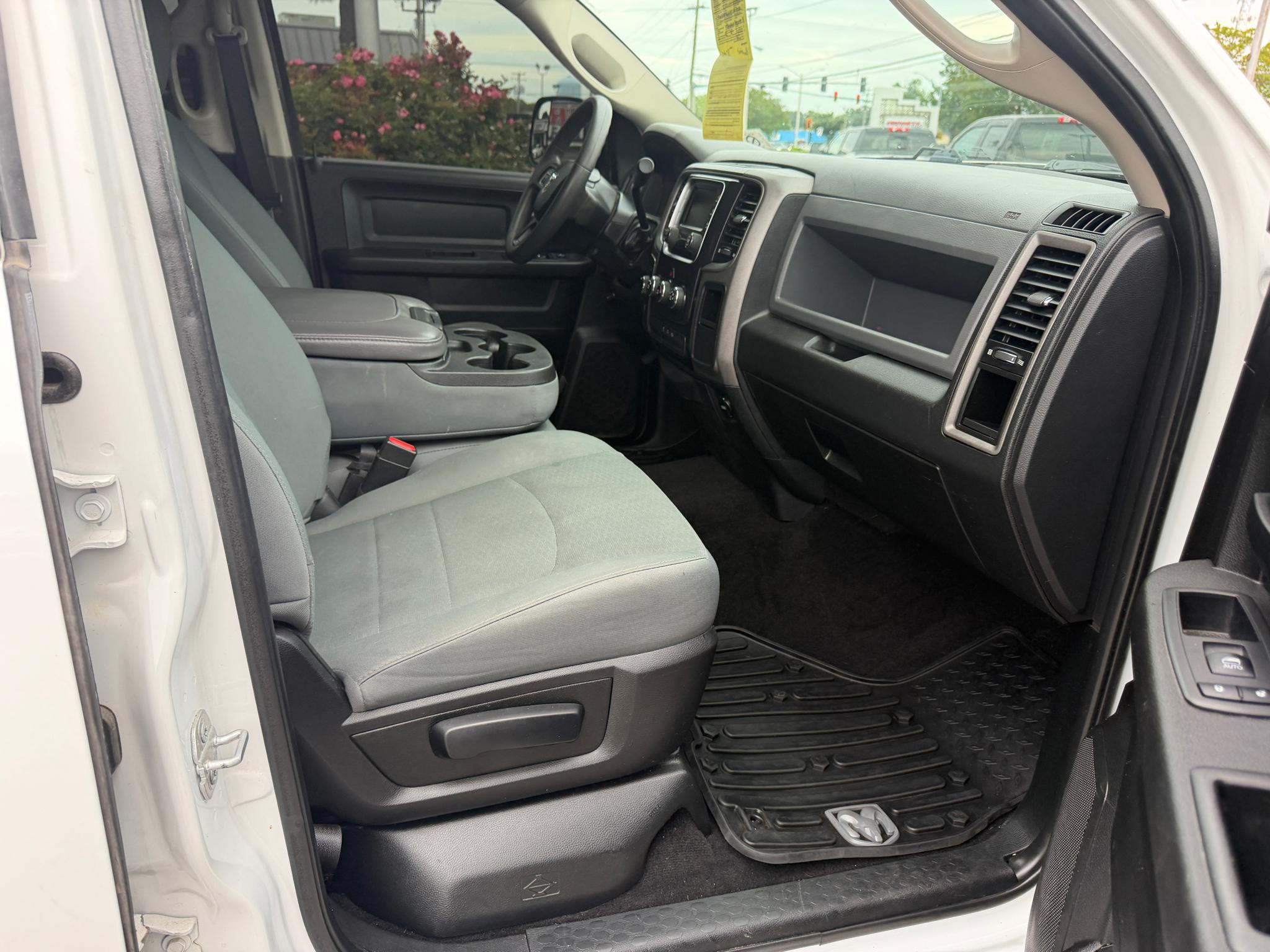 RAM 3500 Tradesman 4x4 Crew Cab 8' Box 2018