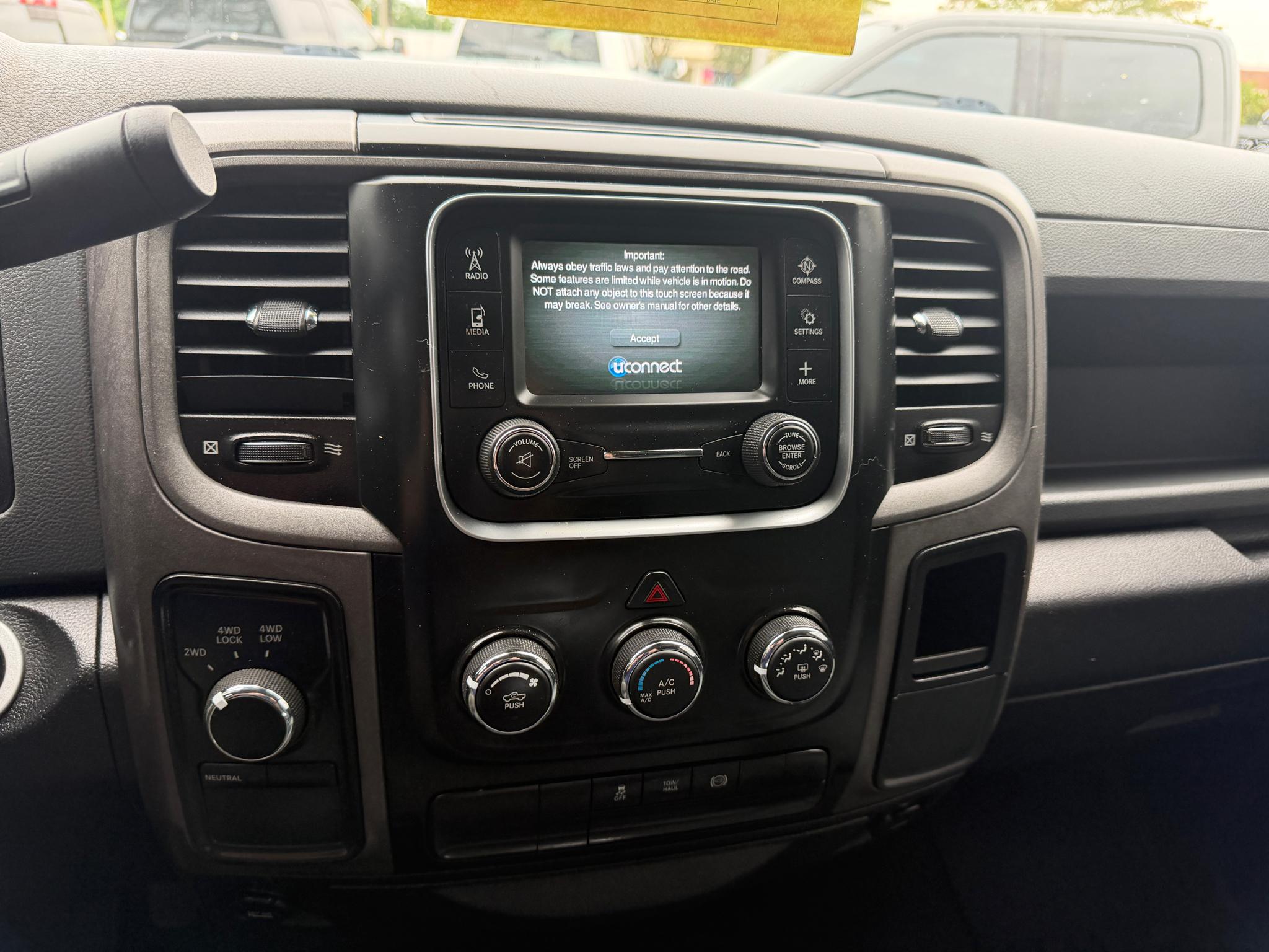 RAM 3500 Tradesman 4x4 Crew Cab 8' Box 2018