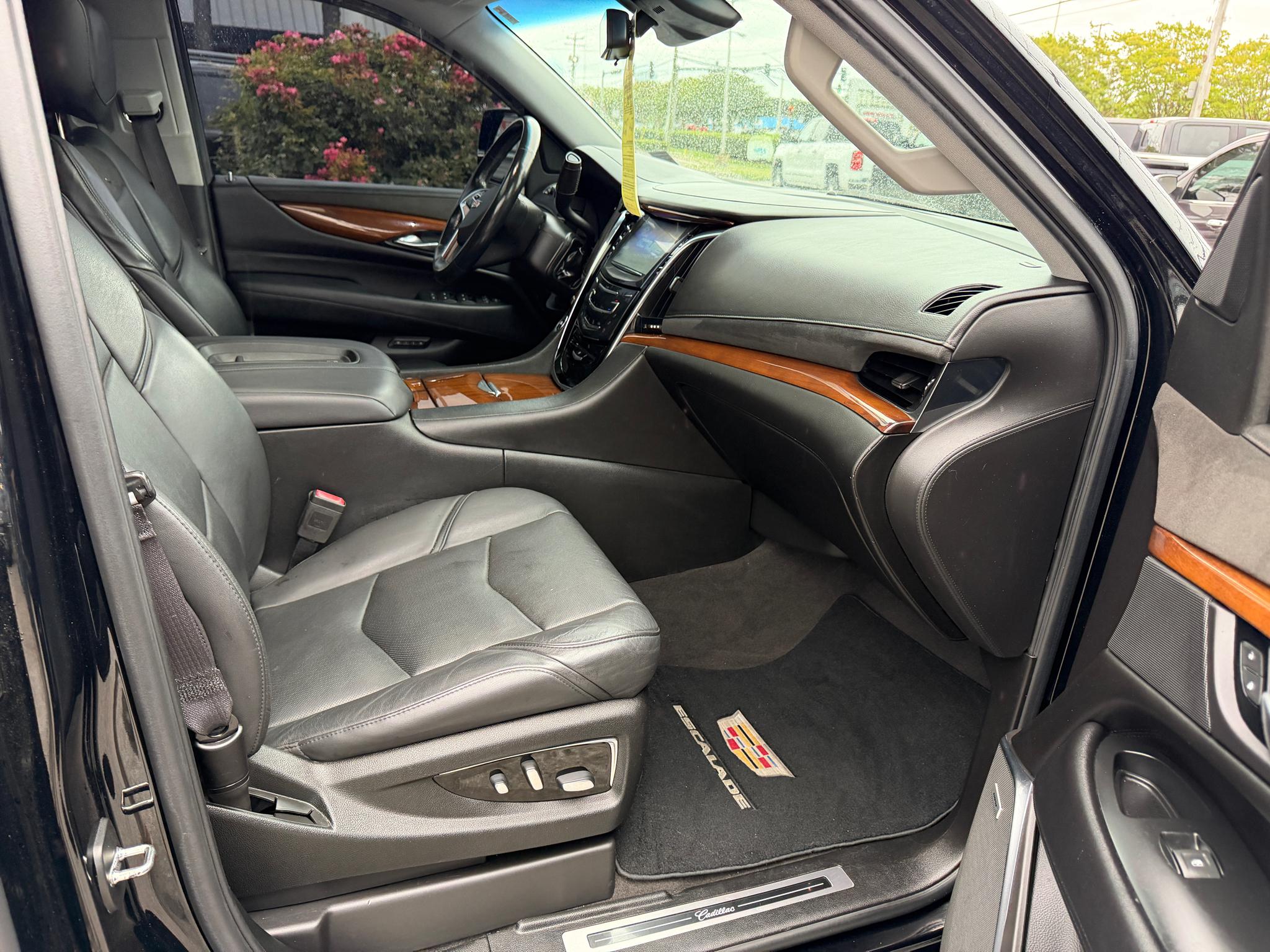 Cadillac Escalade 4WD 4dr Premium Luxury 2017