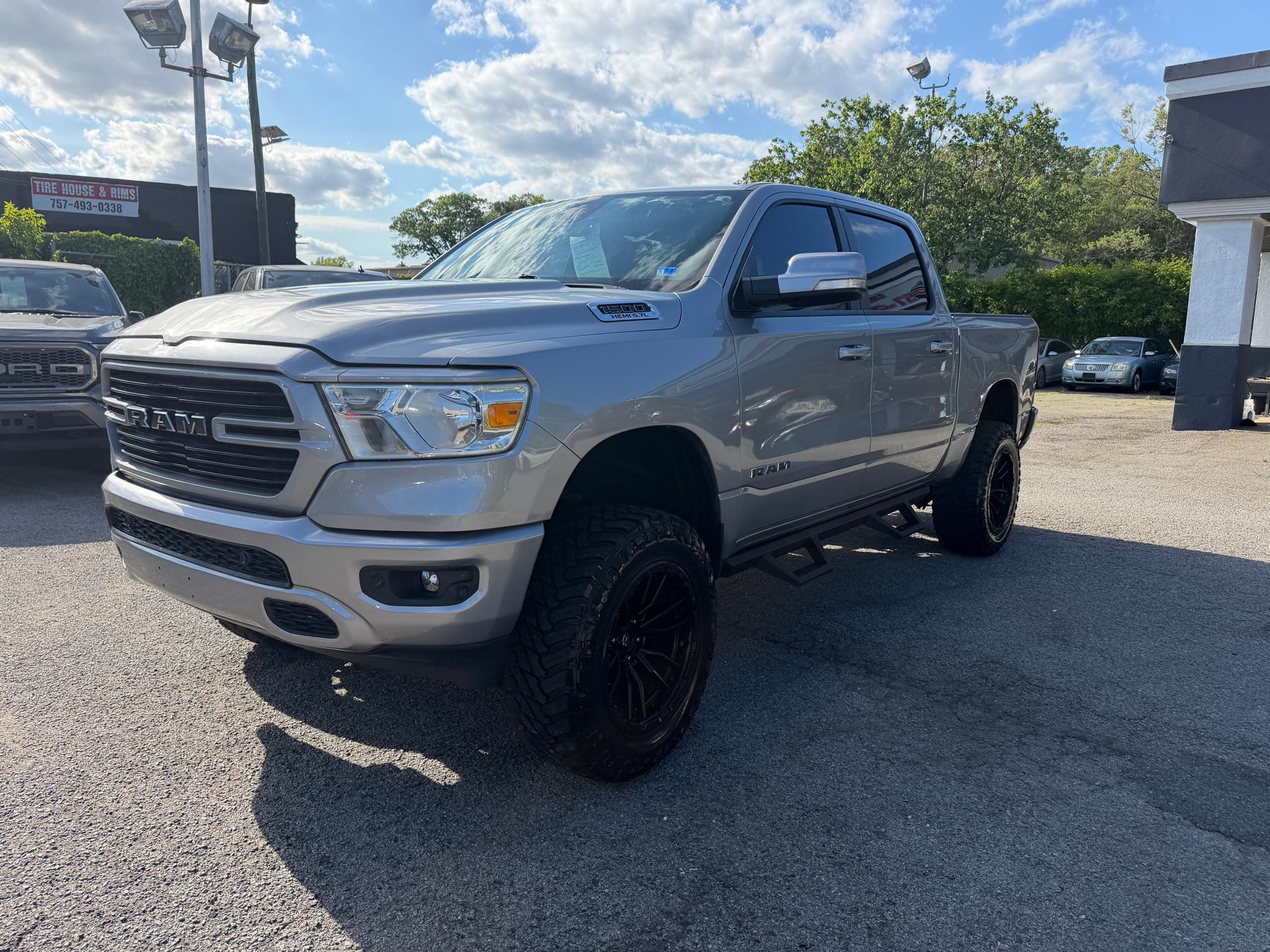 RAM 1500 Big Horn/Lone Star 4x4 Crew Cab 5'7" Box 2019