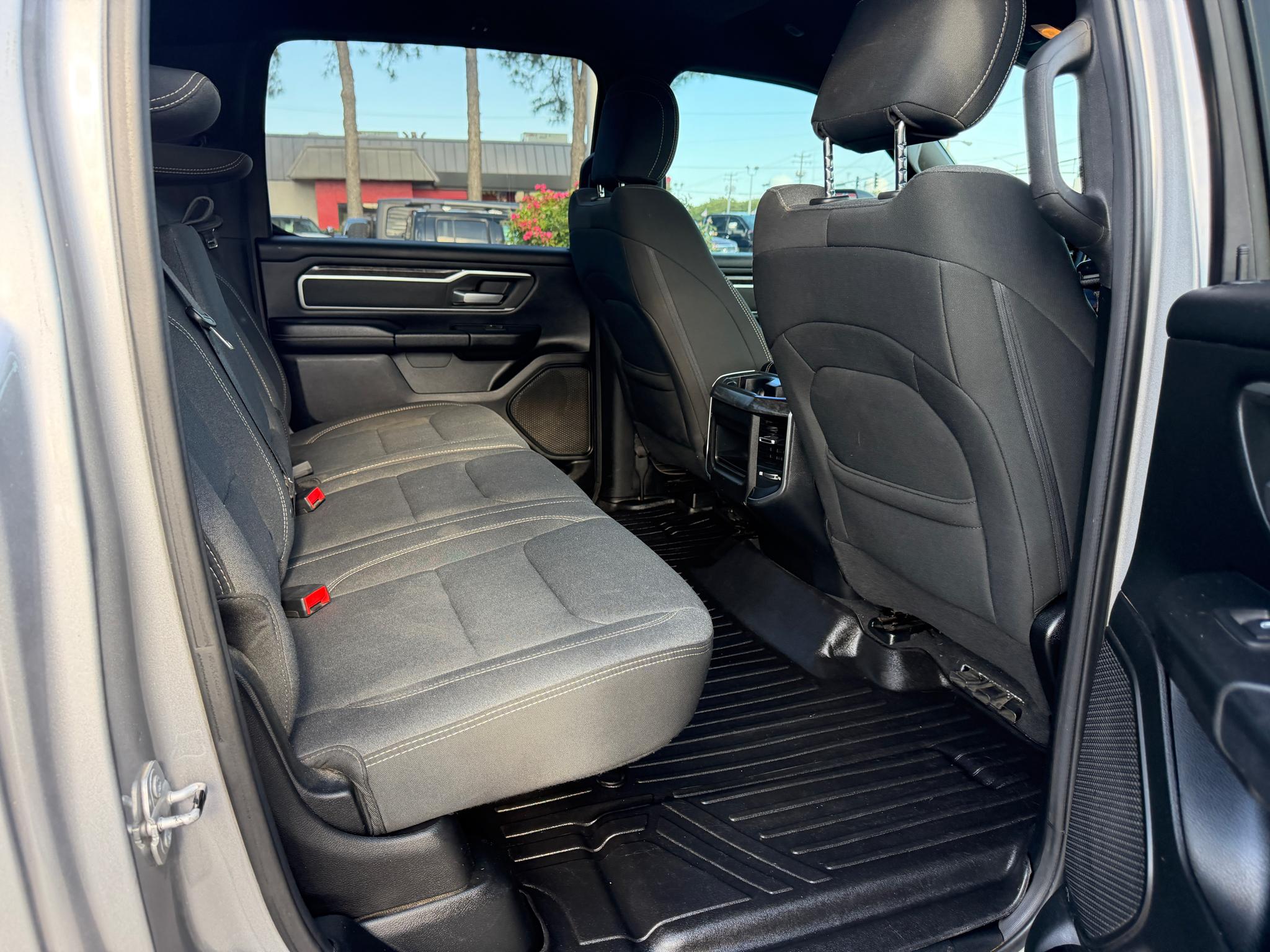 RAM 1500 Big Horn/Lone Star 4x4 Crew Cab 5'7" Box 2019