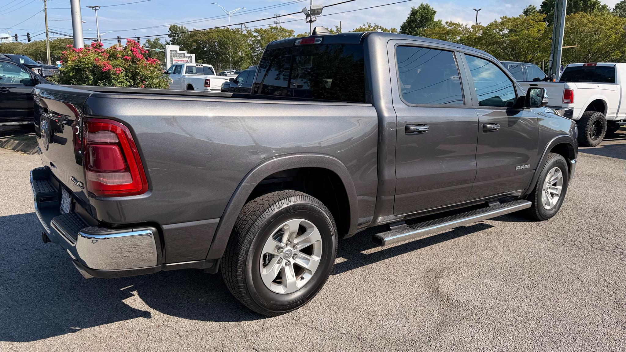 RAM 1500 Laramie 4x4 Crew Cab 5'7" Box 2019