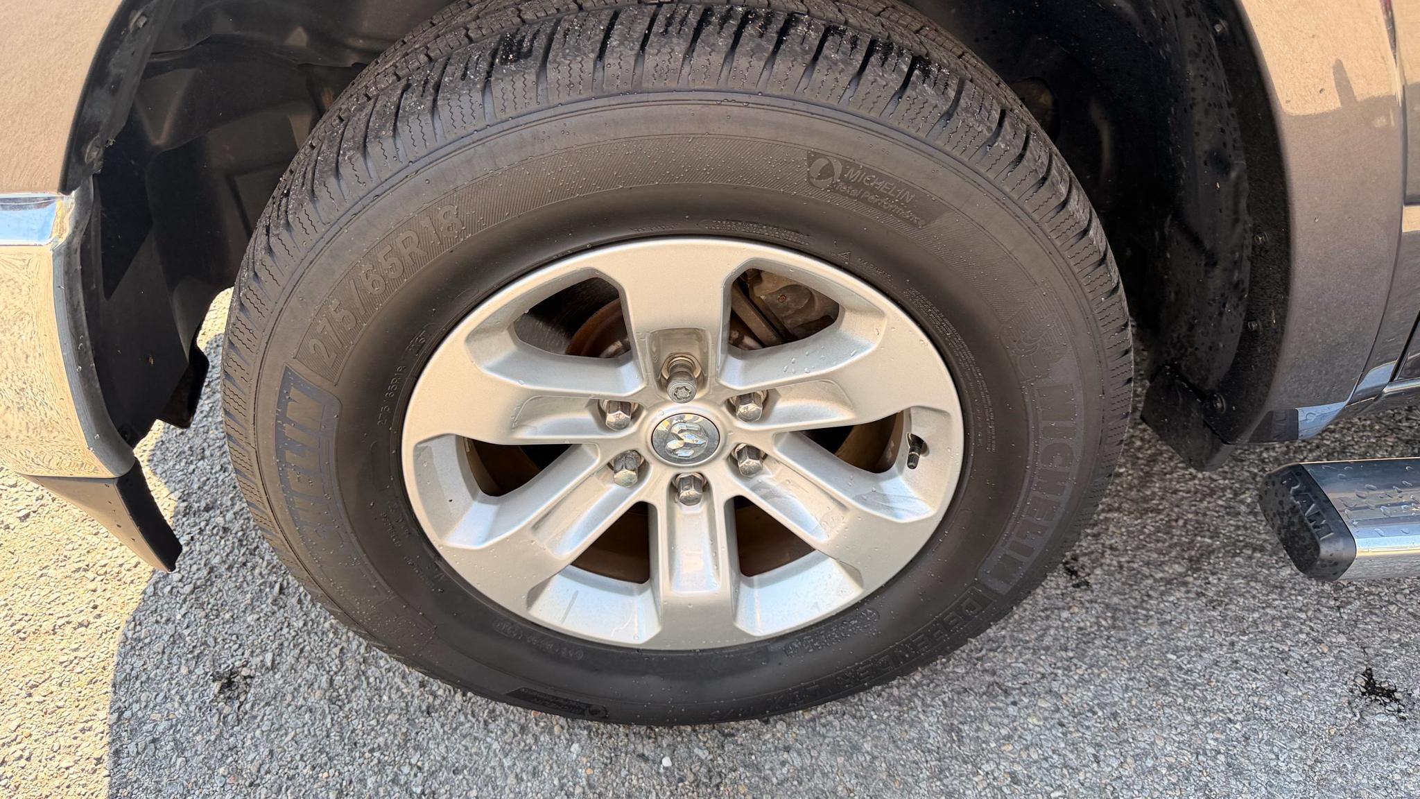 RAM 1500 Laramie 4x4 Crew Cab 5'7" Box 2019