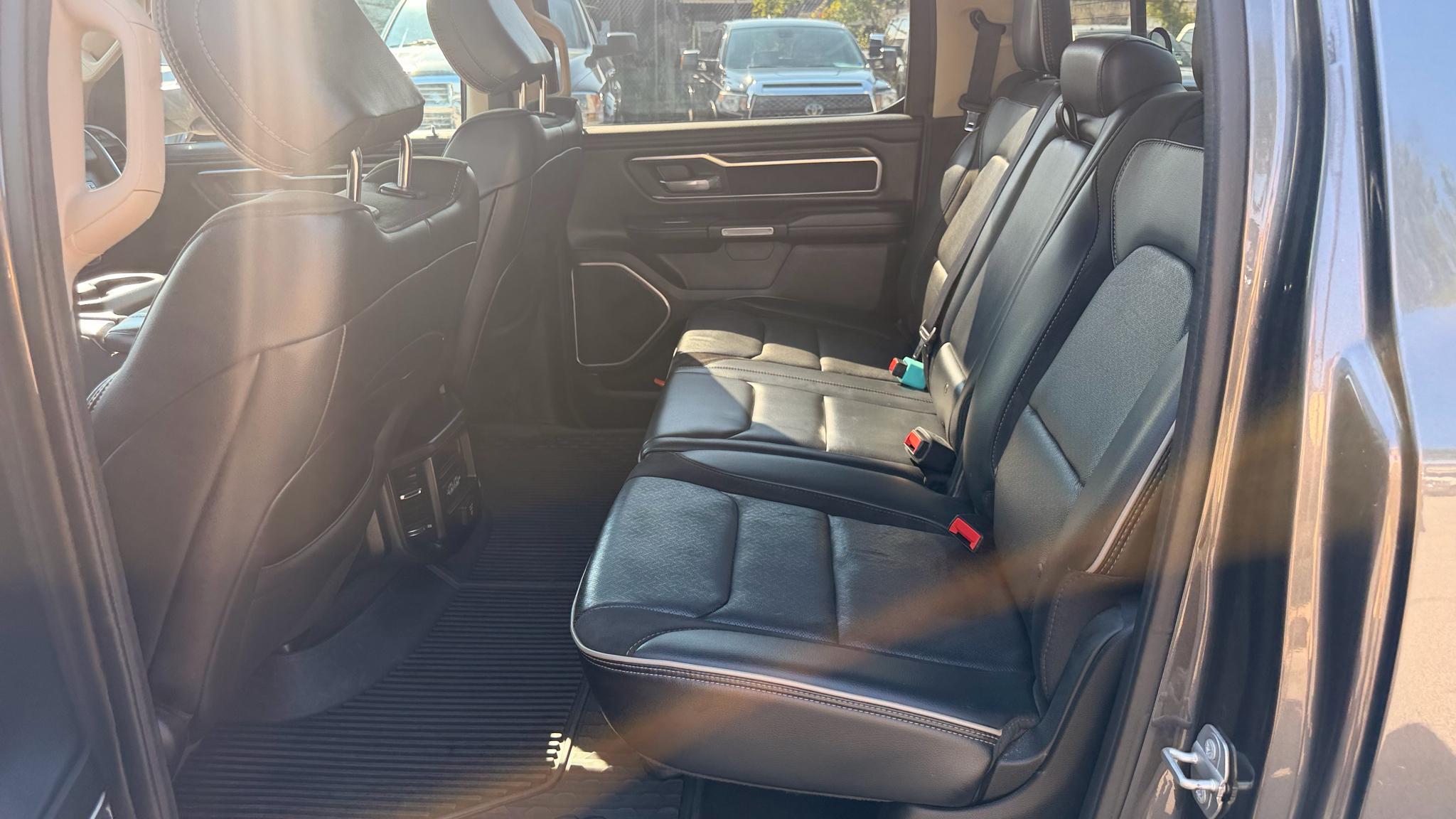 RAM 1500 Laramie 4x4 Crew Cab 5'7" Box 2019
