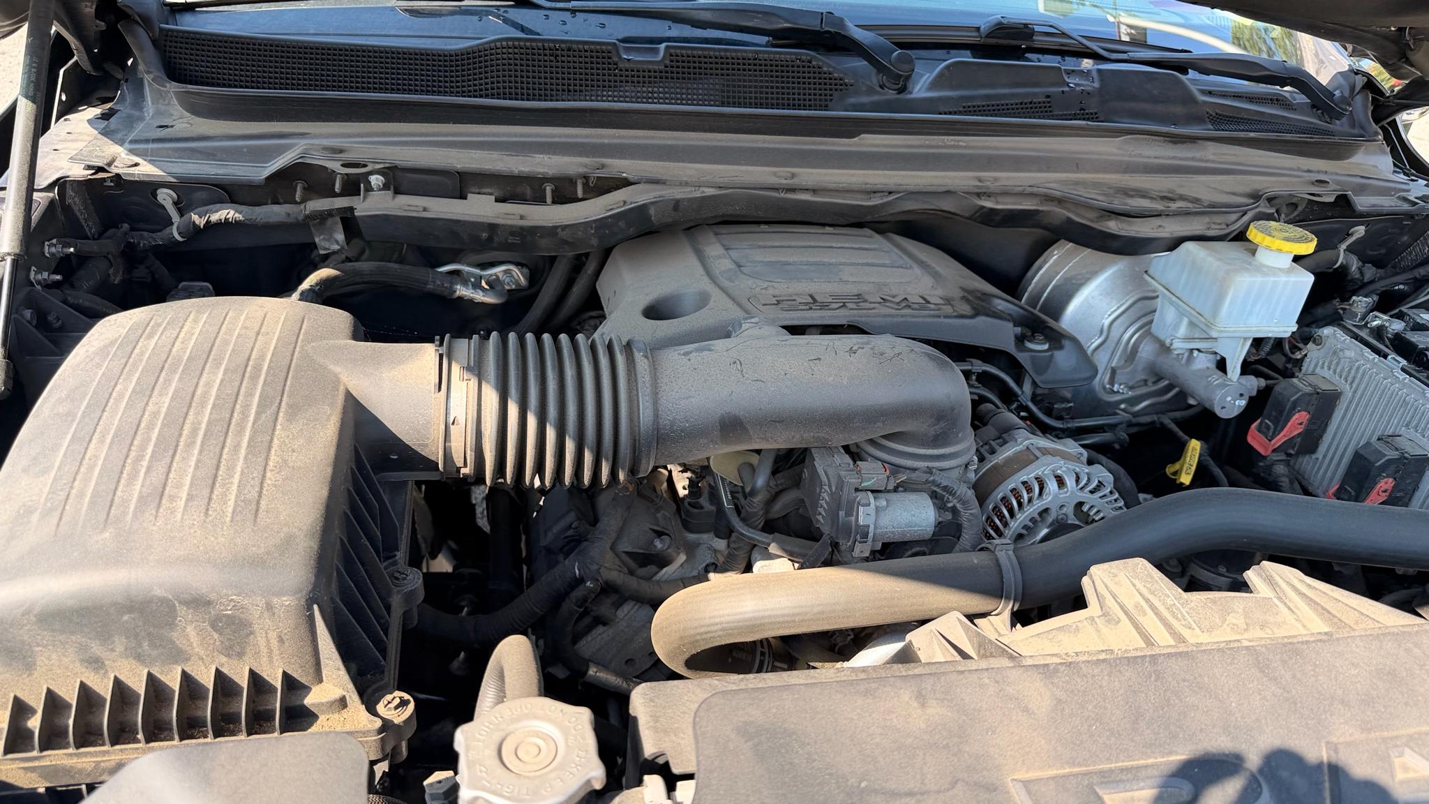 RAM 1500 Laramie 4x4 Crew Cab 5'7" Box 2019