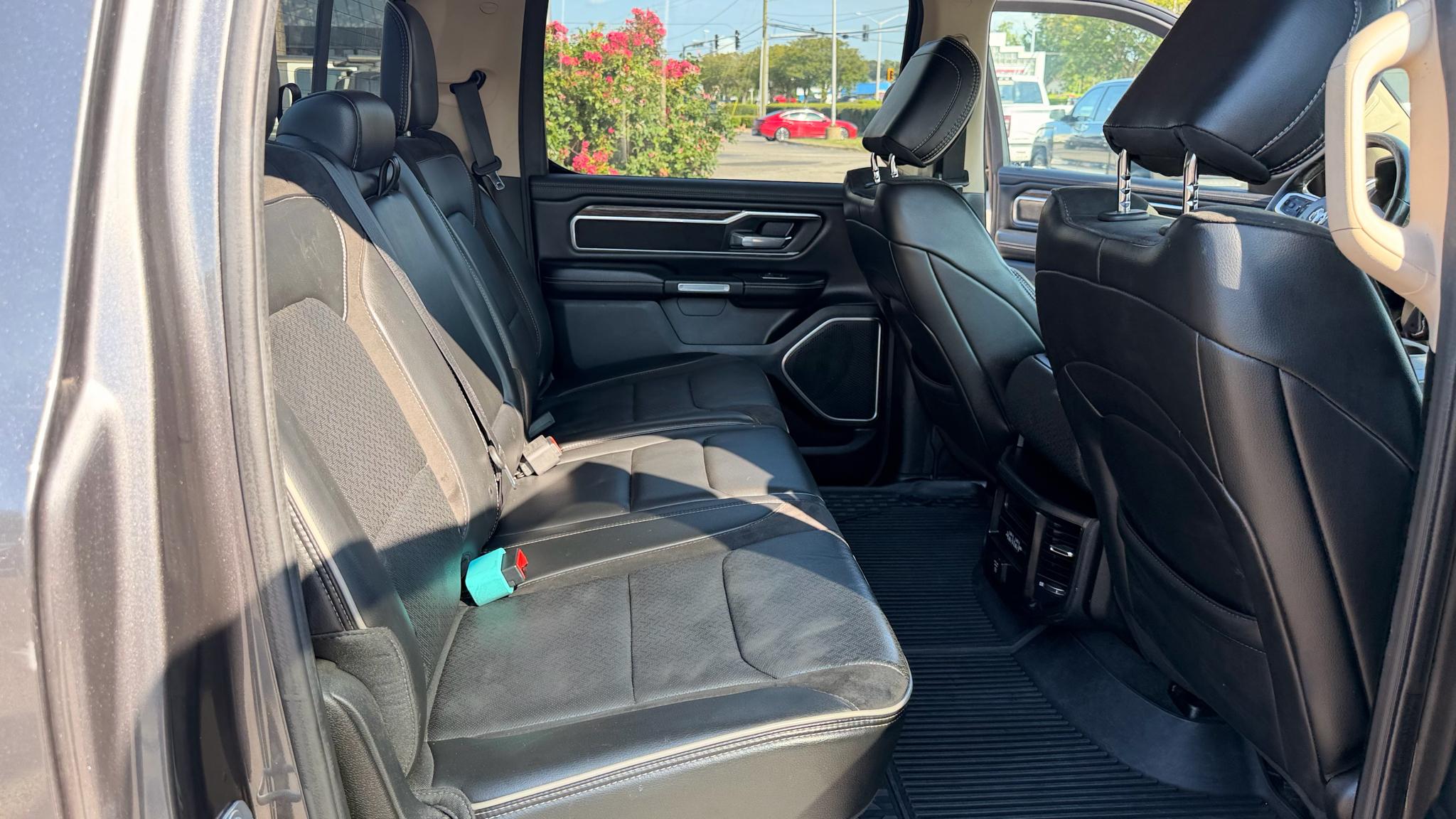 RAM 1500 Laramie 4x4 Crew Cab 5'7" Box 2019