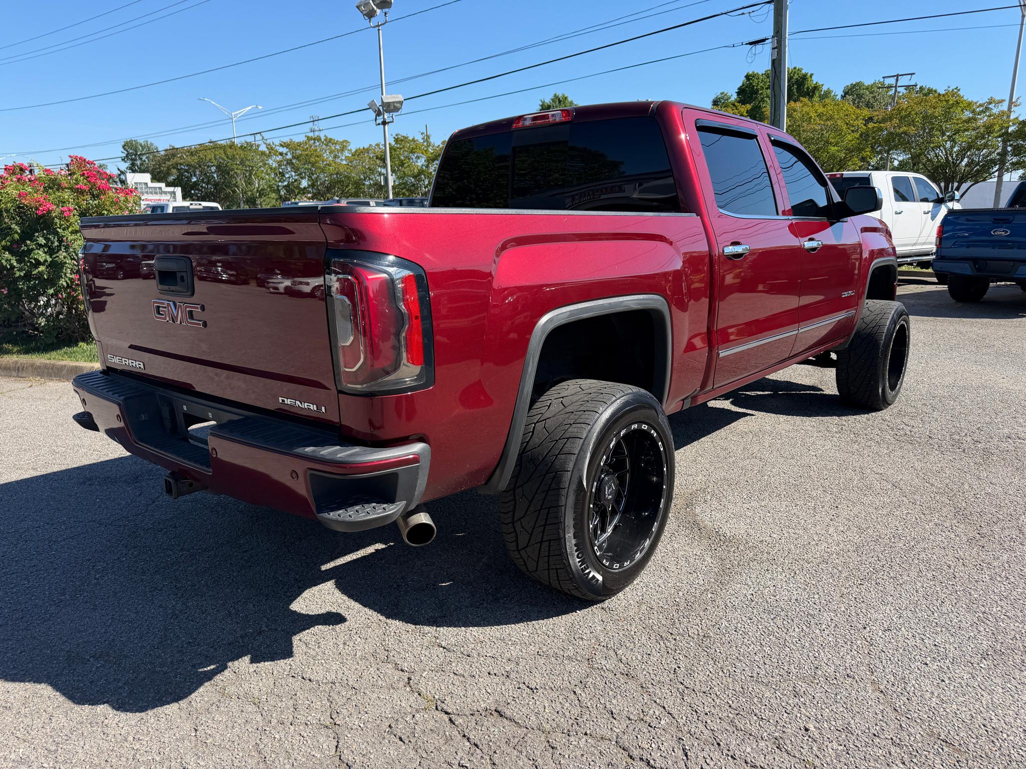 GMC Sierra 1500 4WD Crew Cab 143.5" Denali 2016