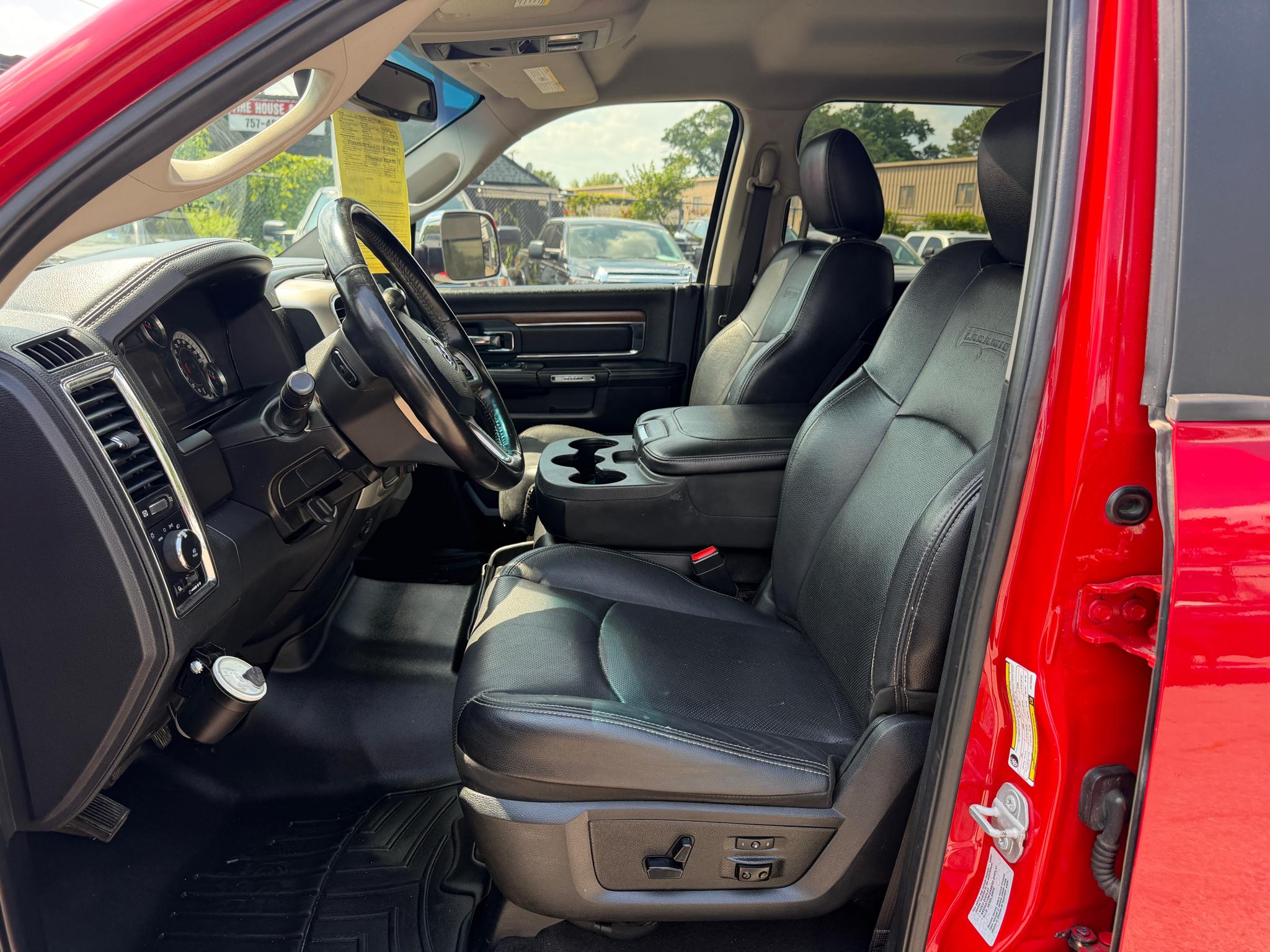 RAM 2500 Laramie 4x4 Crew Cab 6'4" Box 2017