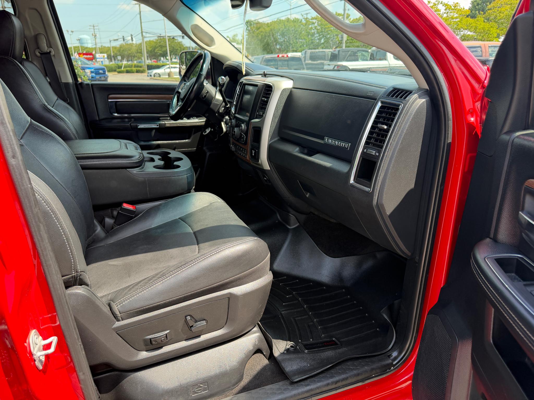 RAM 2500 Laramie 4x4 Crew Cab 6'4" Box 2017
