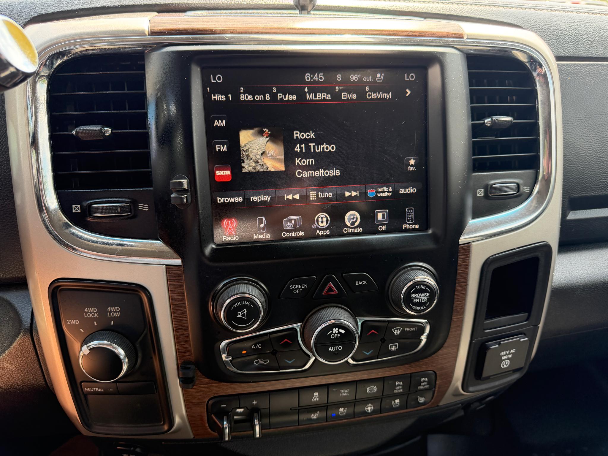 RAM 2500 Laramie 4x4 Crew Cab 6'4" Box 2017