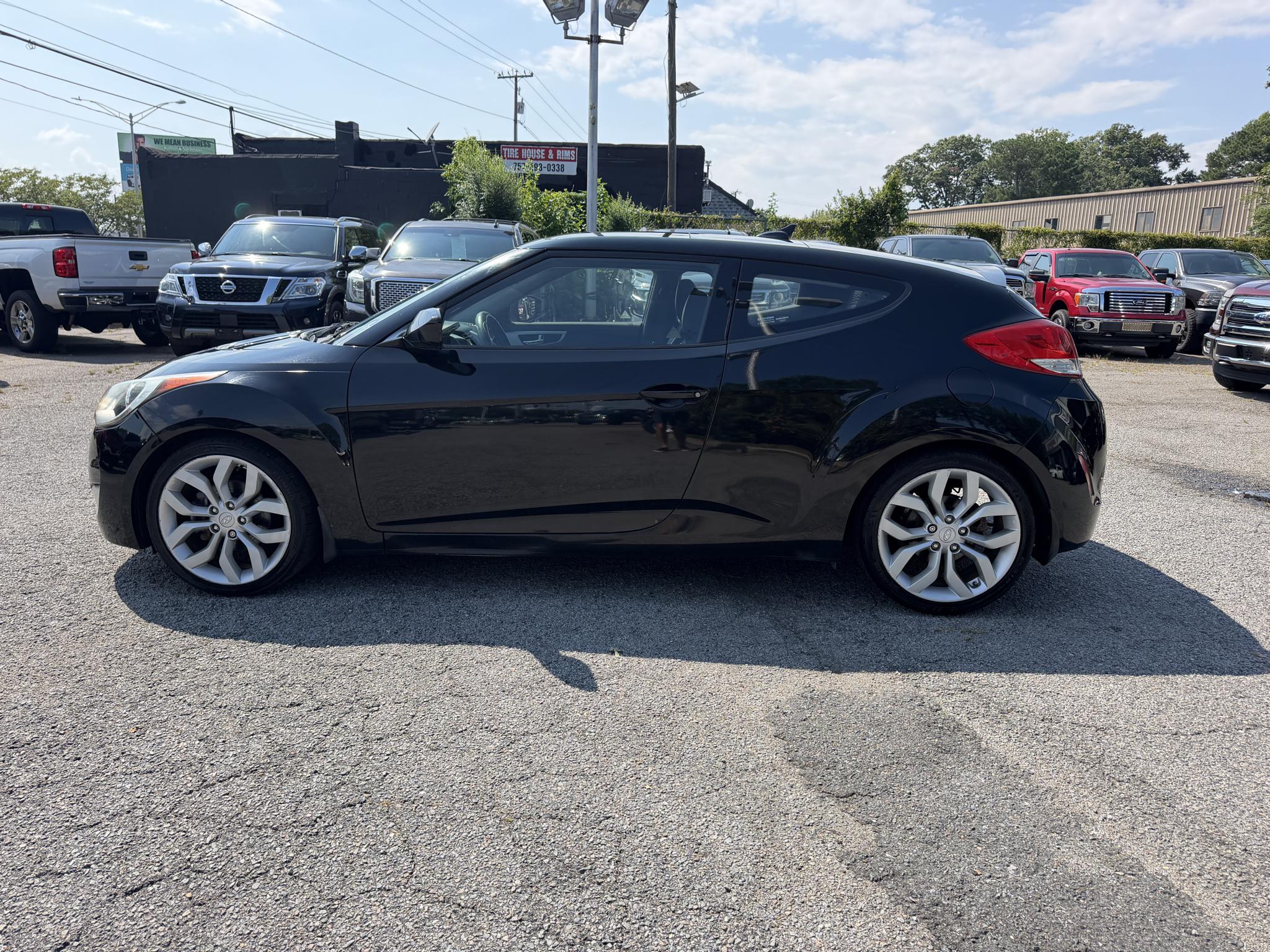 Hyundai Veloster 3dr Cpe Man w/Black Int 2013