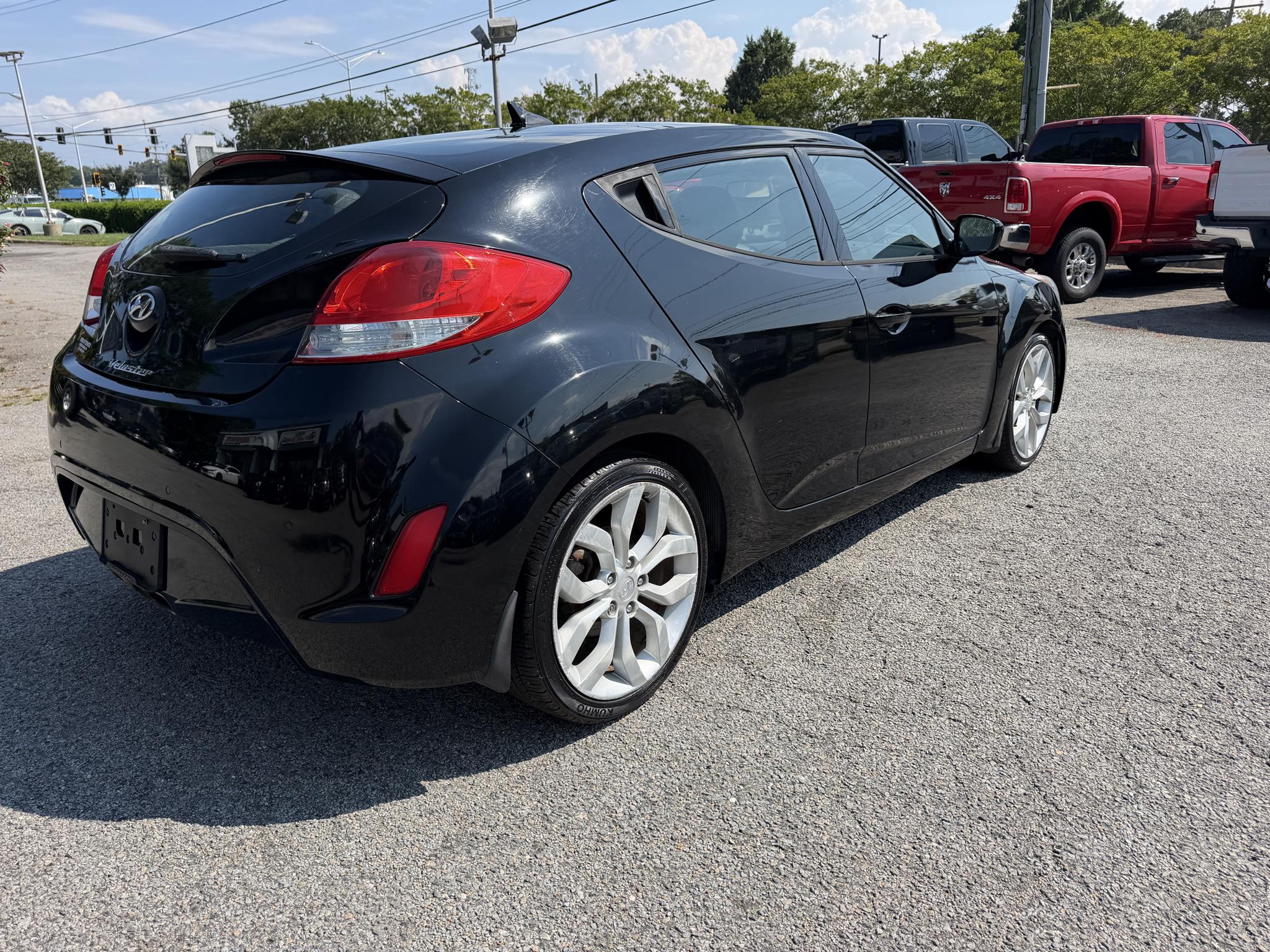 Hyundai Veloster 3dr Cpe Man w/Black Int 2013