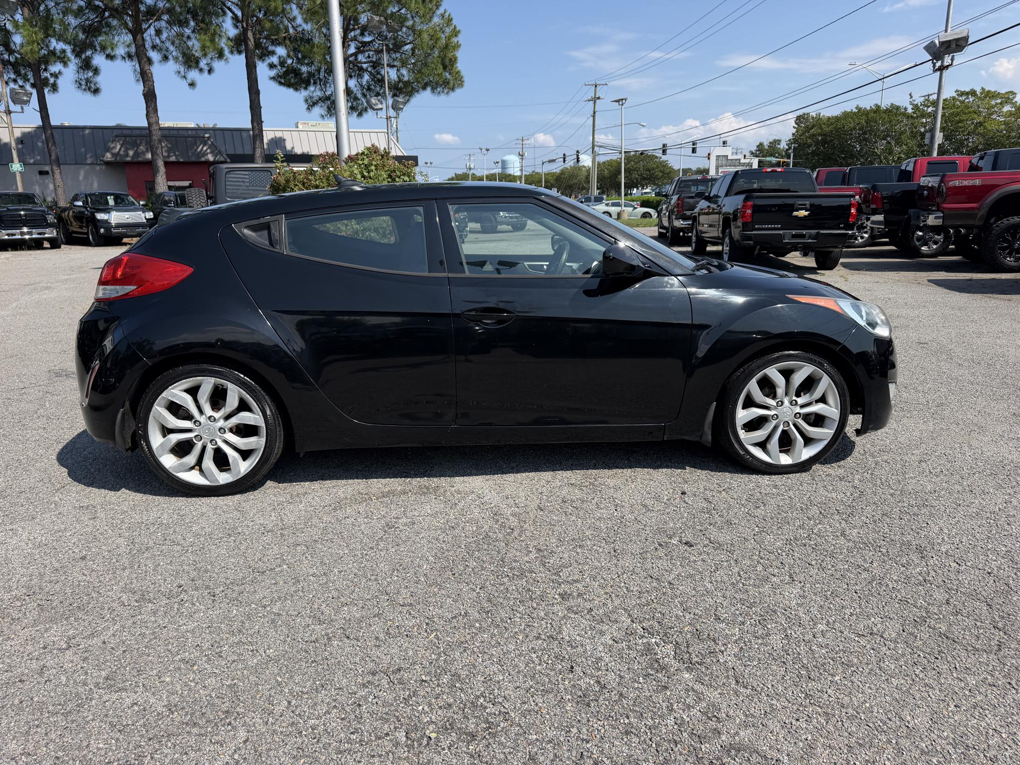 Hyundai Veloster 3dr Cpe Man w/Black Int 2013
