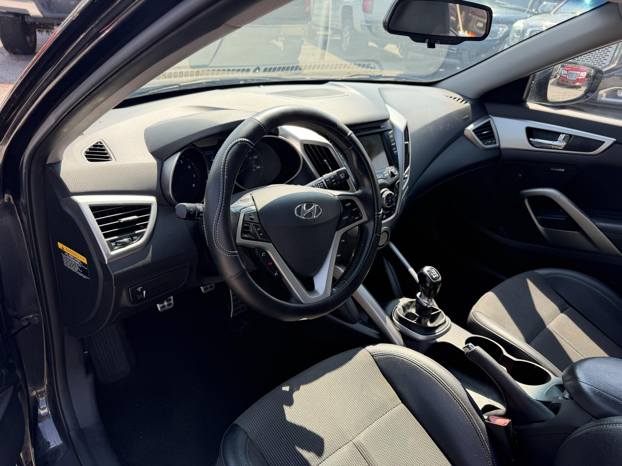 Hyundai Veloster 3dr Cpe Man w/Black Int 2013