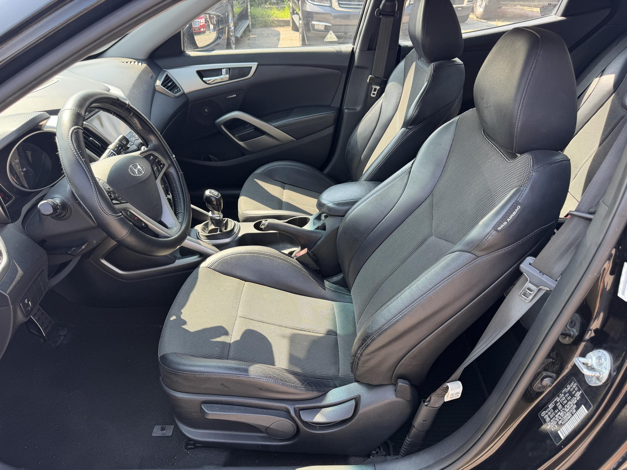 Hyundai Veloster 3dr Cpe Man w/Black Int 2013