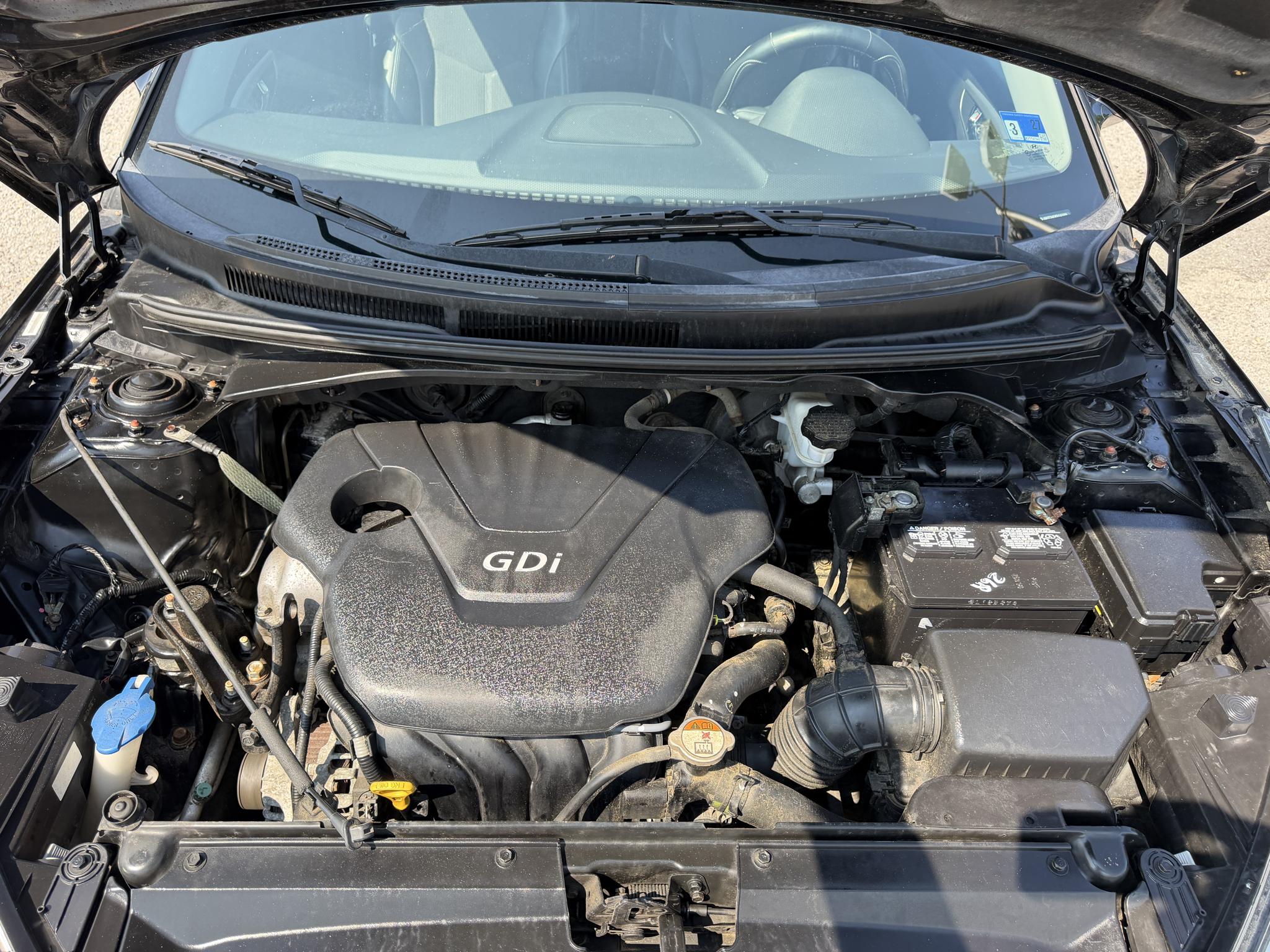Hyundai Veloster 3dr Cpe Man w/Black Int 2013