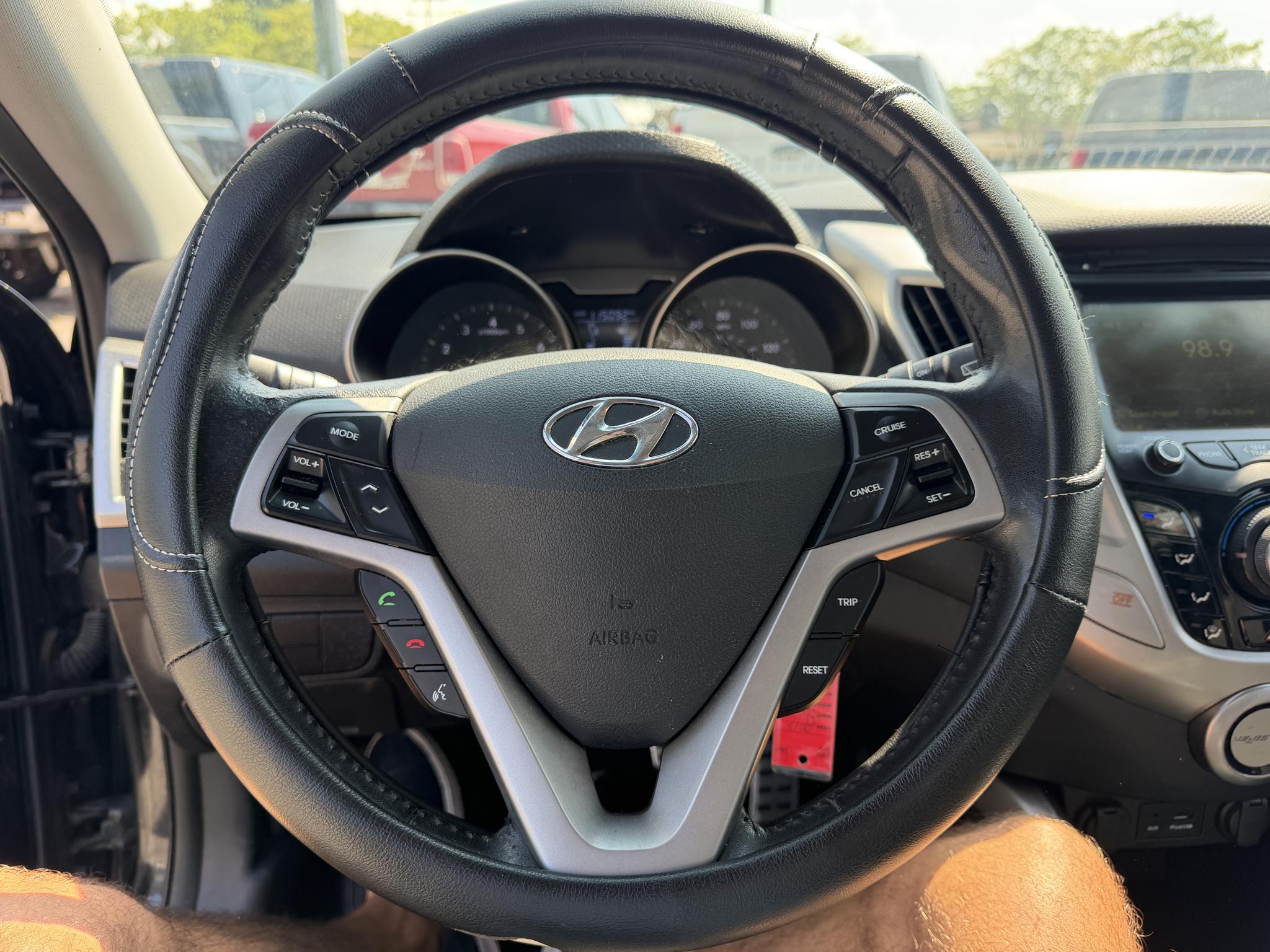 Hyundai Veloster 3dr Cpe Man w/Black Int 2013