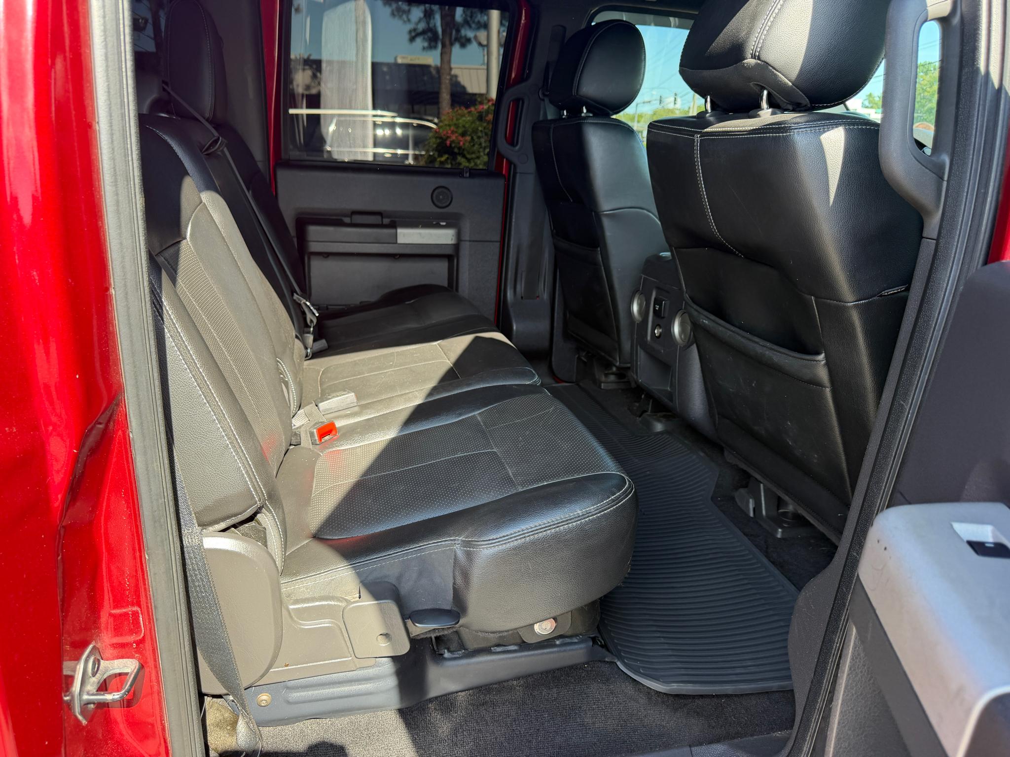 Ford Super Duty F-350 SRW 4WD Crew Cab 156" Lariat 2014