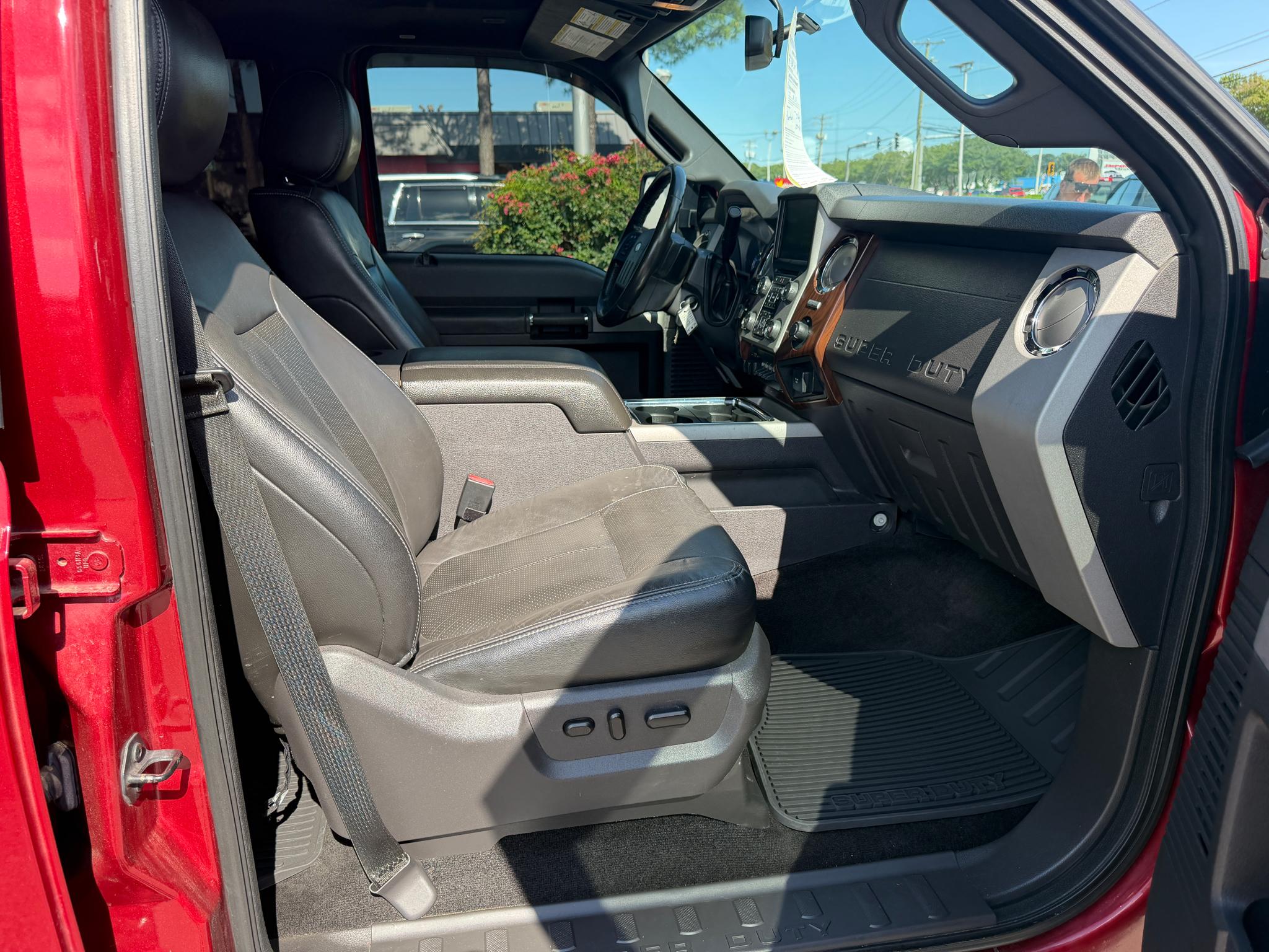 Ford Super Duty F-350 SRW 4WD Crew Cab 156" Lariat 2014