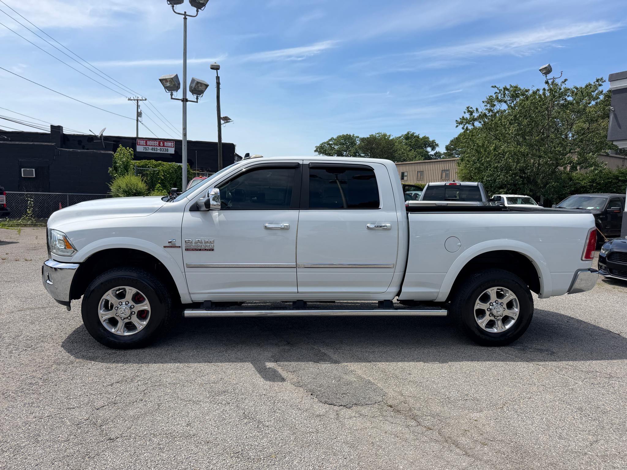 RAM 2500 Laramie 4x4 Crew Cab 6'4" Box 2017