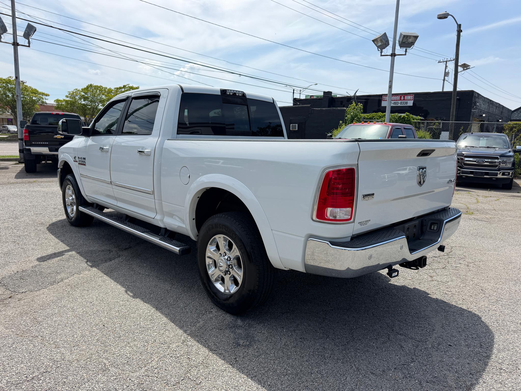 RAM 2500 Laramie 4x4 Crew Cab 6'4" Box 2017