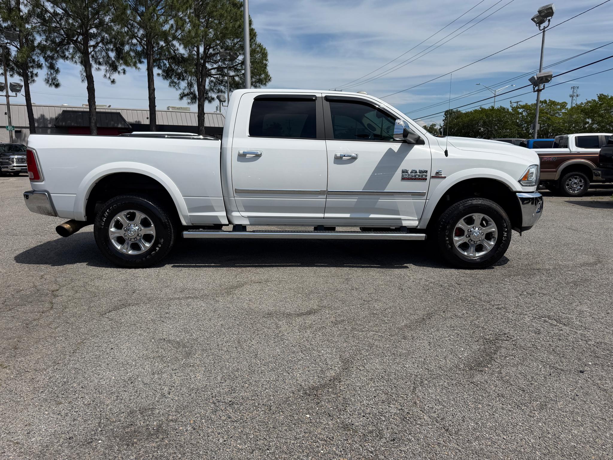 RAM 2500 Laramie 4x4 Crew Cab 6'4" Box 2017