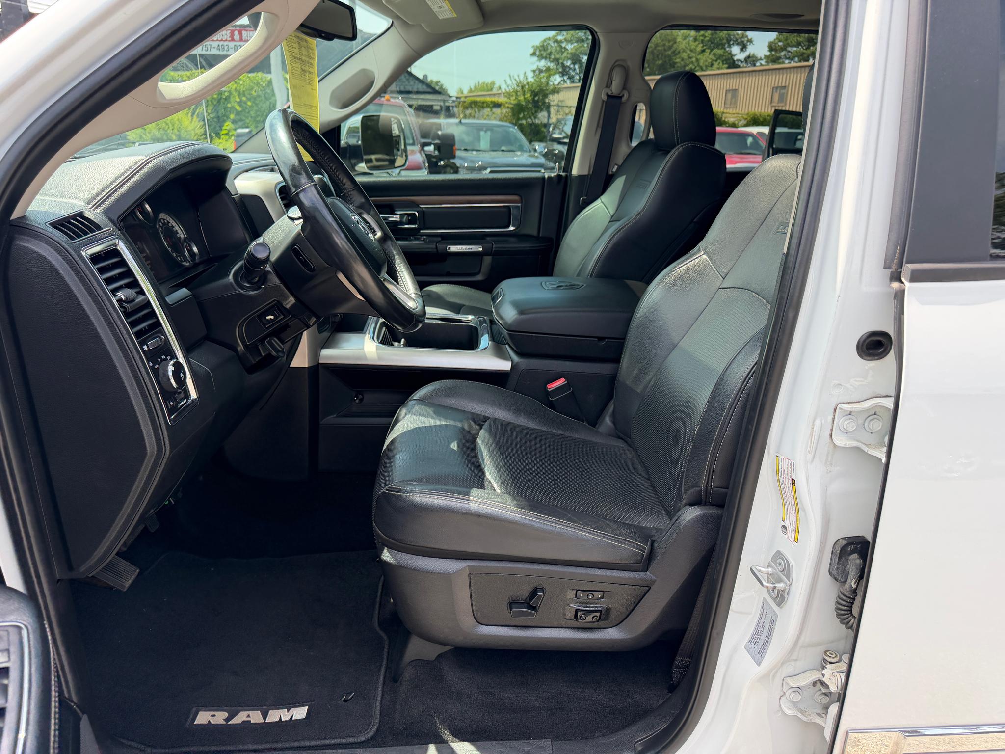 RAM 2500 Laramie 4x4 Crew Cab 6'4" Box 2017