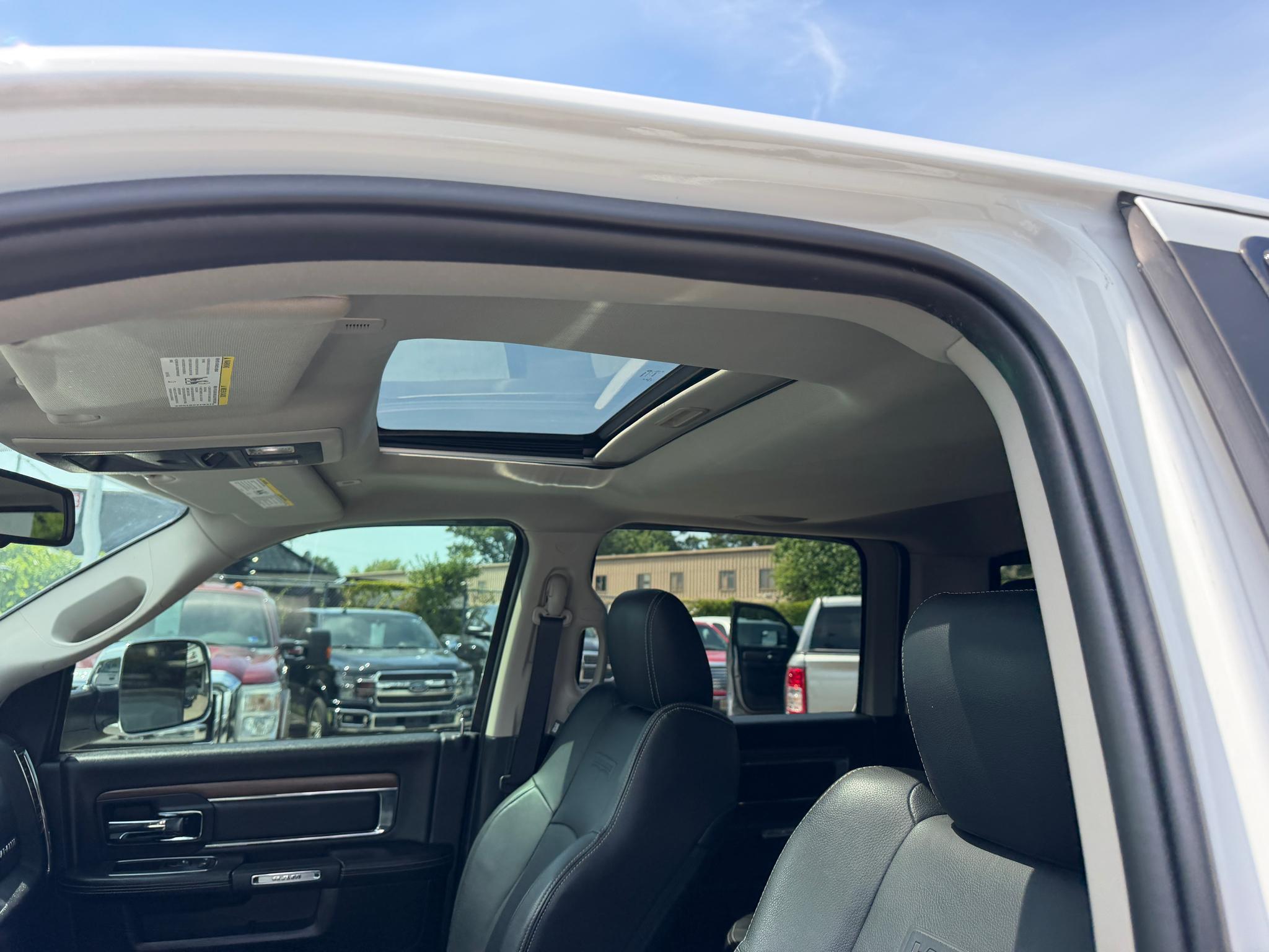 RAM 2500 Laramie 4x4 Crew Cab 6'4" Box 2017