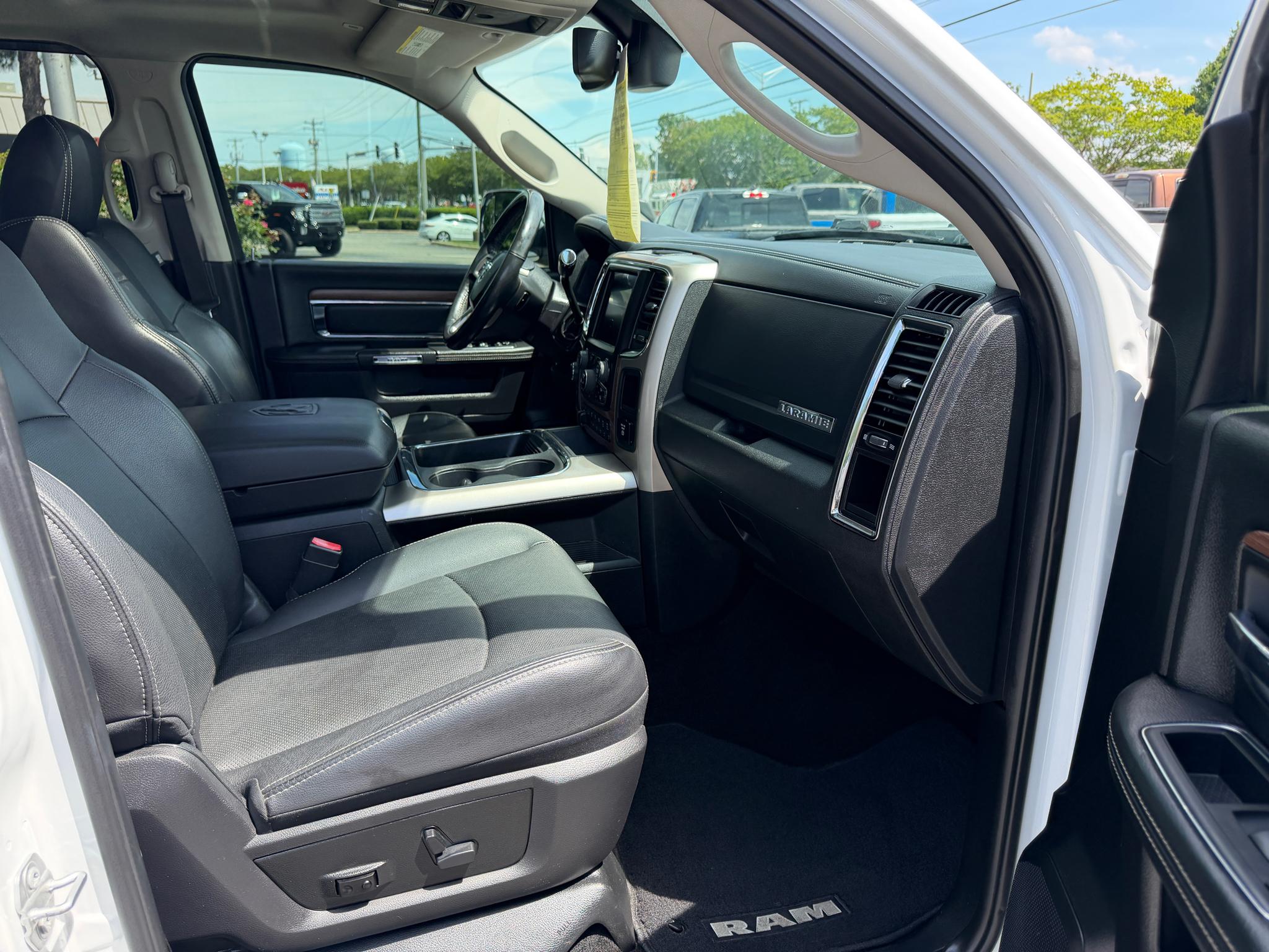 RAM 2500 Laramie 4x4 Crew Cab 6'4" Box 2017