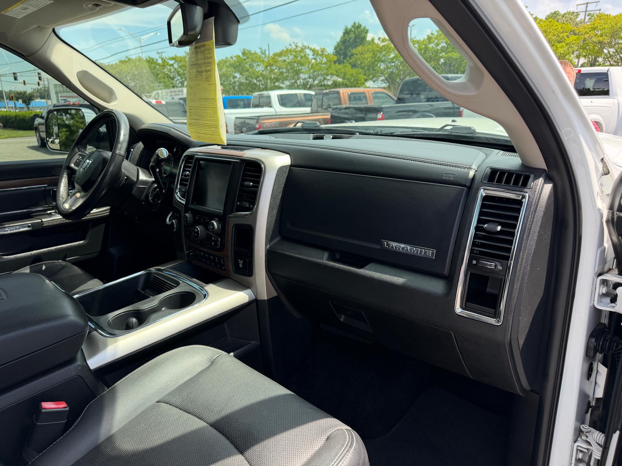 RAM 2500 Laramie 4x4 Crew Cab 6'4" Box 2017