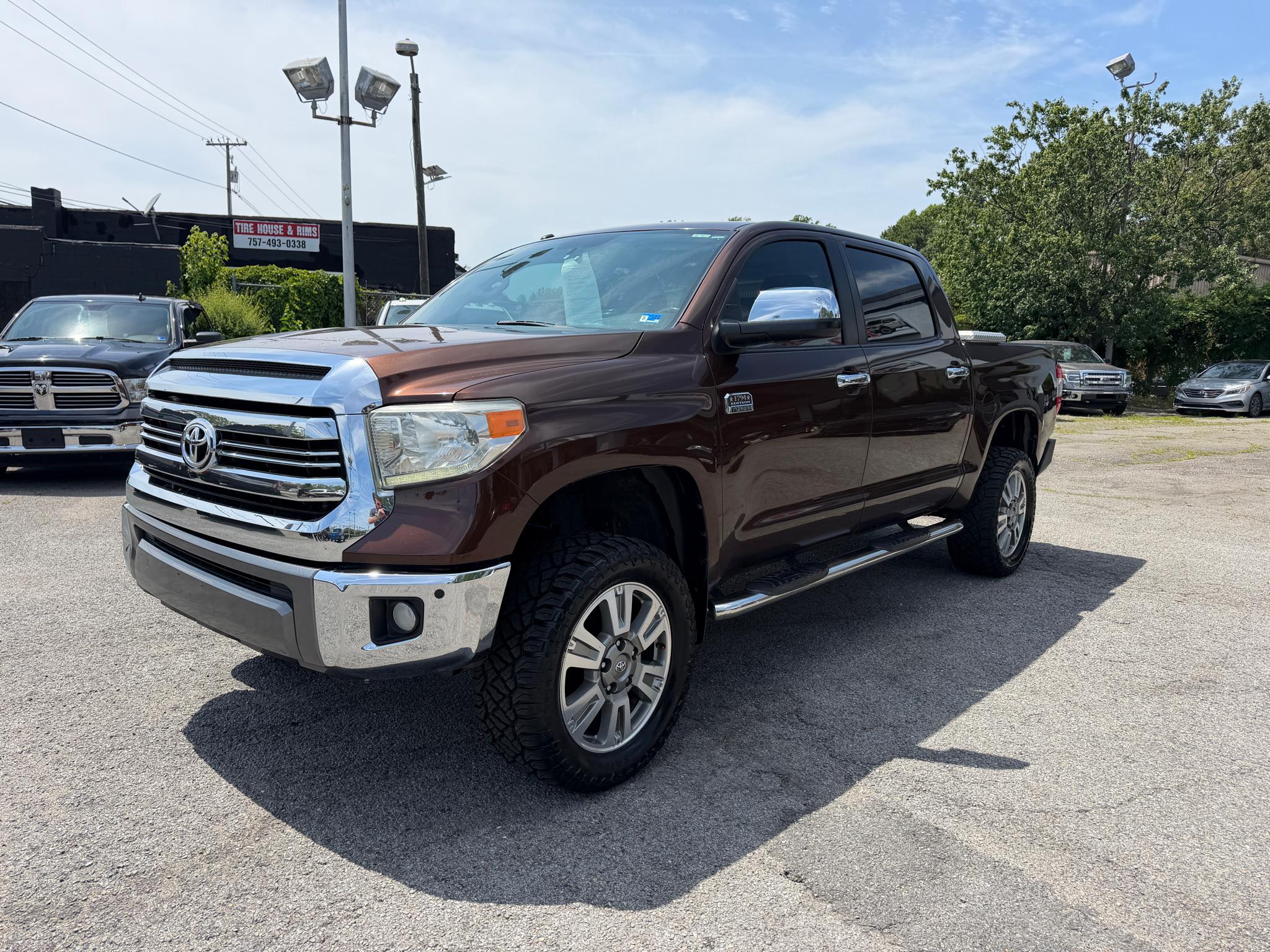 Toyota Tundra 4WD 1794 Edition CrewMax 5.5' Bed 5.7L FFV (Natl) 2017