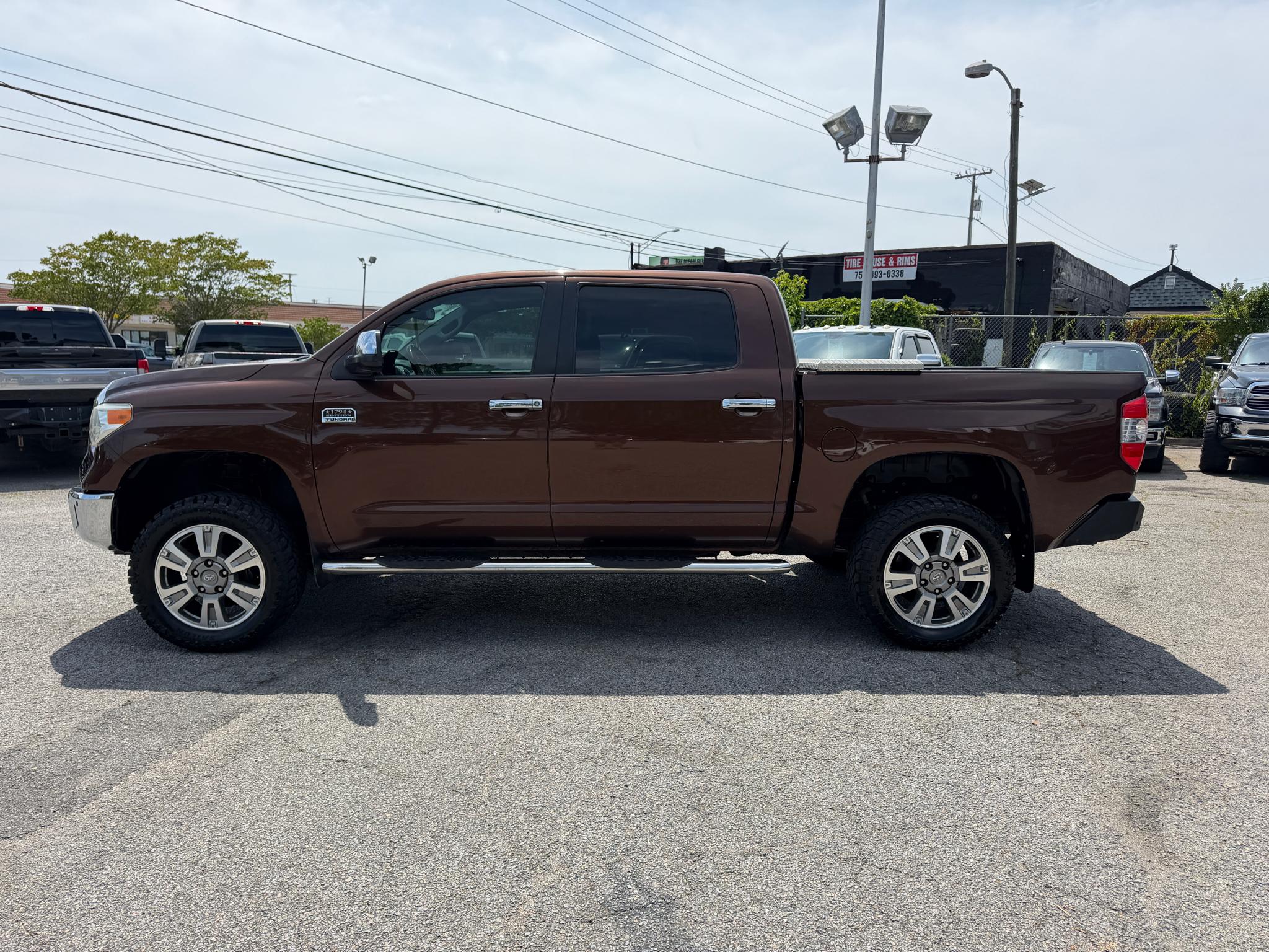 Toyota Tundra 4WD 1794 Edition CrewMax 5.5' Bed 5.7L FFV (Natl) 2017