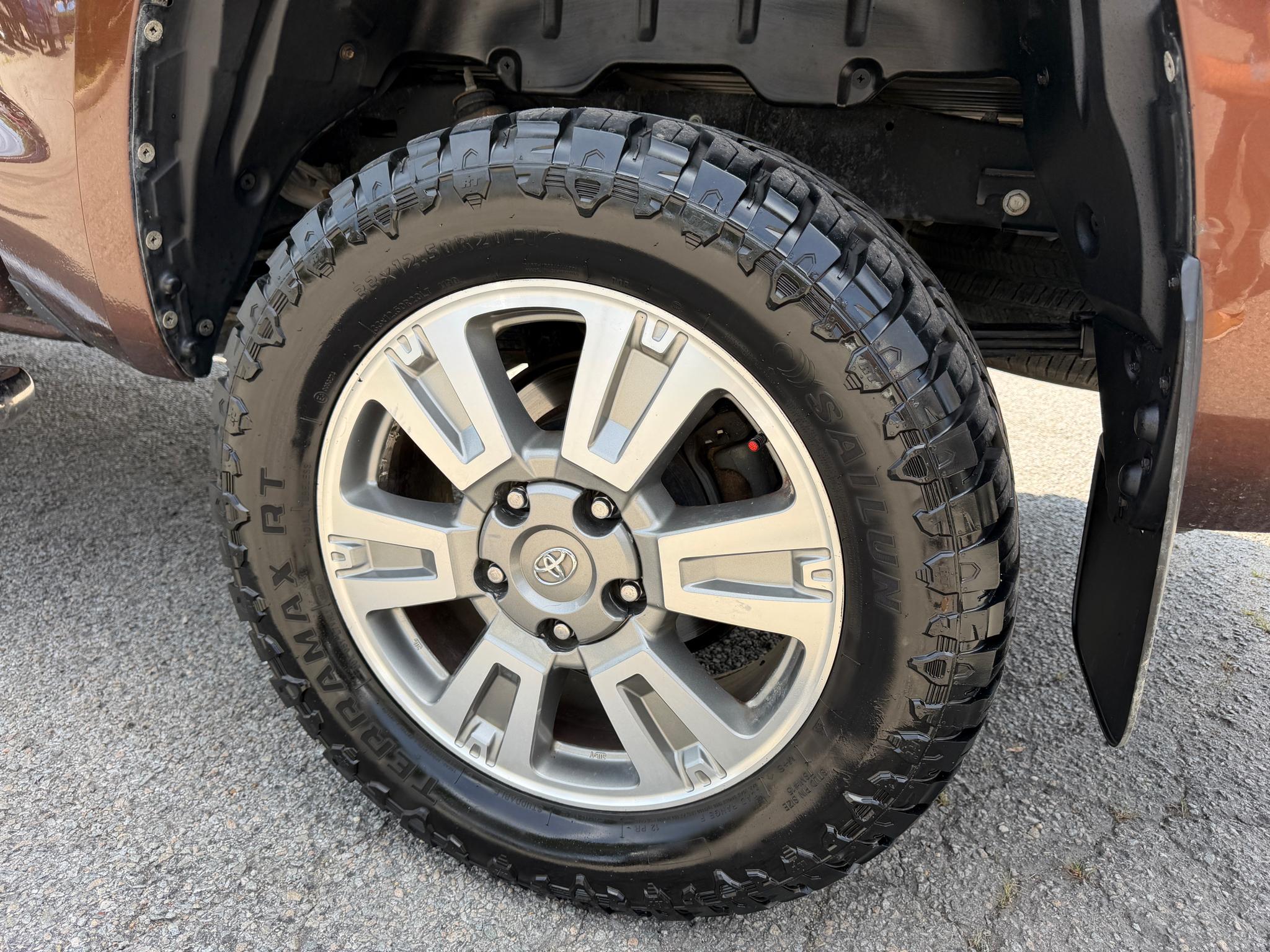 Toyota Tundra 4WD 1794 Edition CrewMax 5.5' Bed 5.7L FFV (Natl) 2017