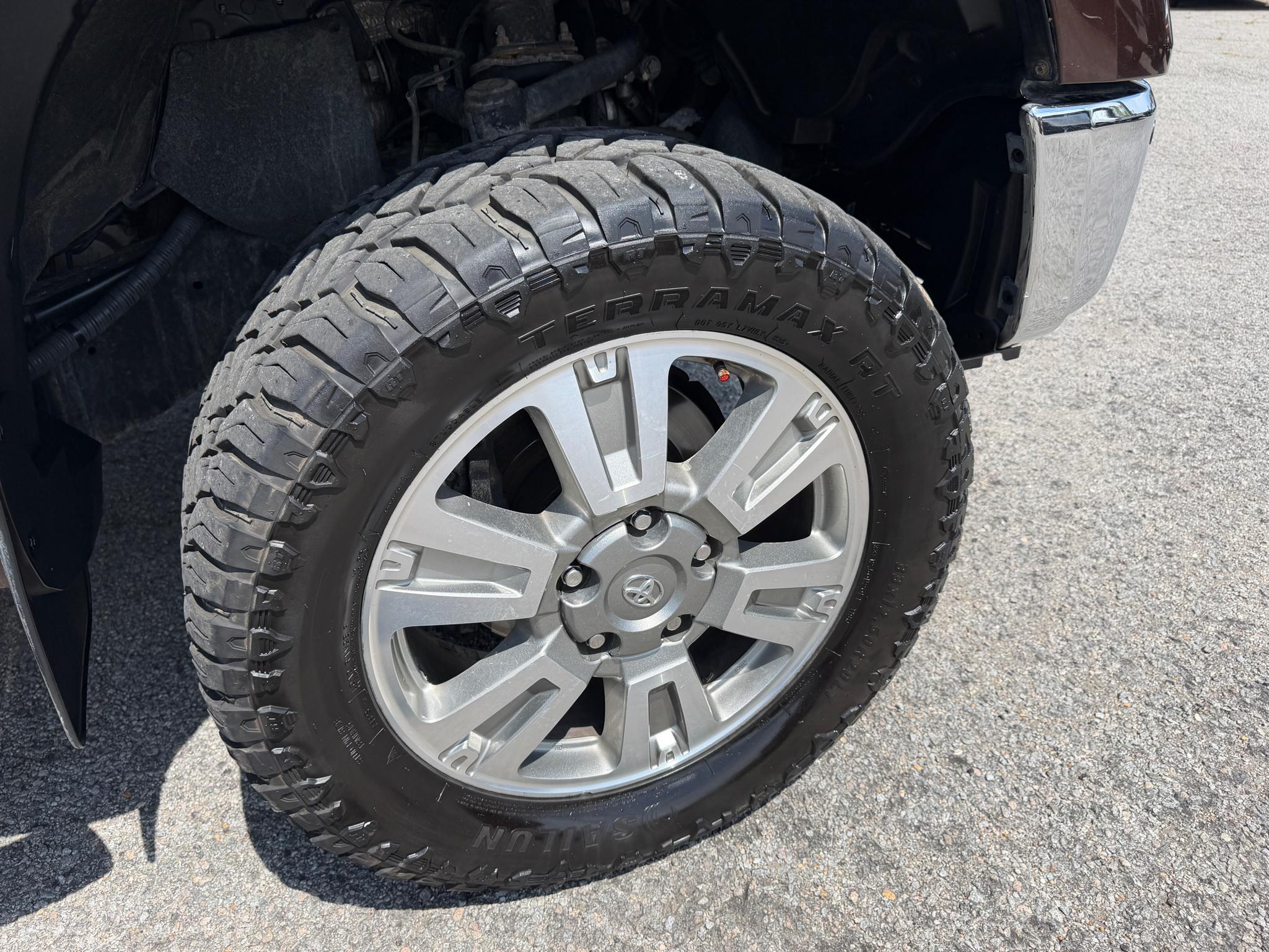 Toyota Tundra 4WD 1794 Edition CrewMax 5.5' Bed 5.7L FFV (Natl) 2017