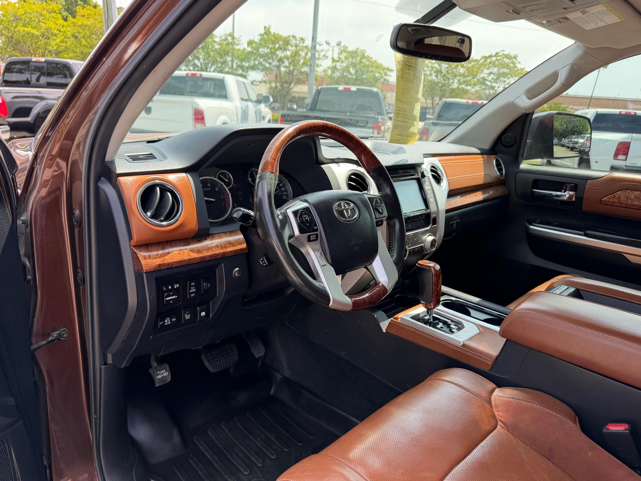 Toyota Tundra 4WD 1794 Edition CrewMax 5.5' Bed 5.7L FFV (Natl) 2017