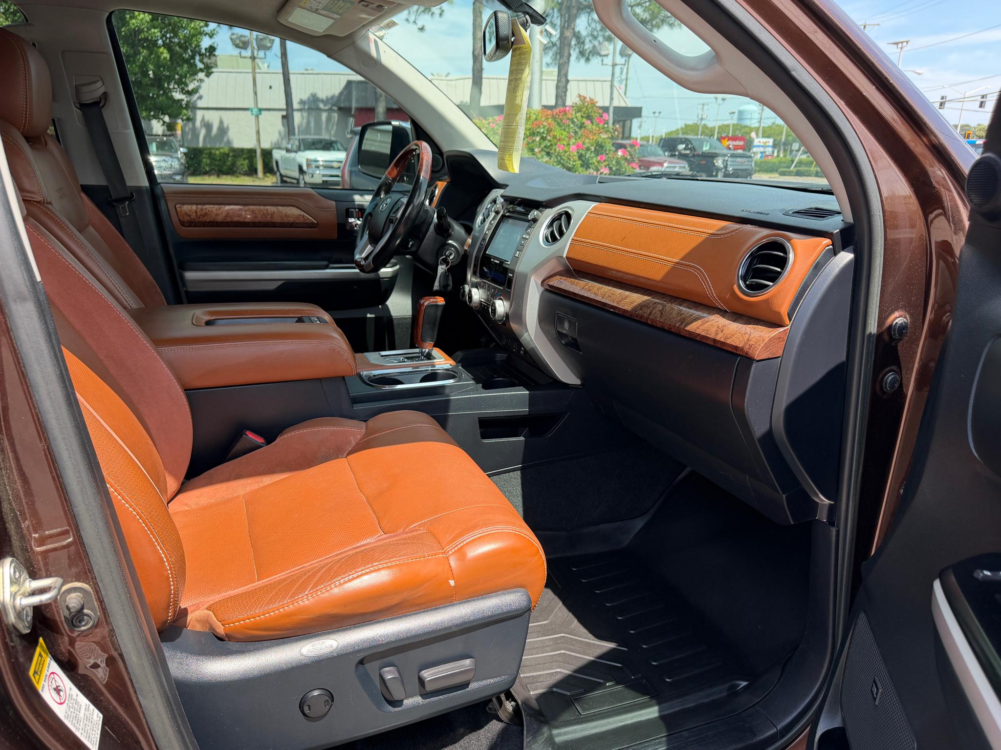 Toyota Tundra 4WD 1794 Edition CrewMax 5.5' Bed 5.7L FFV (Natl) 2017