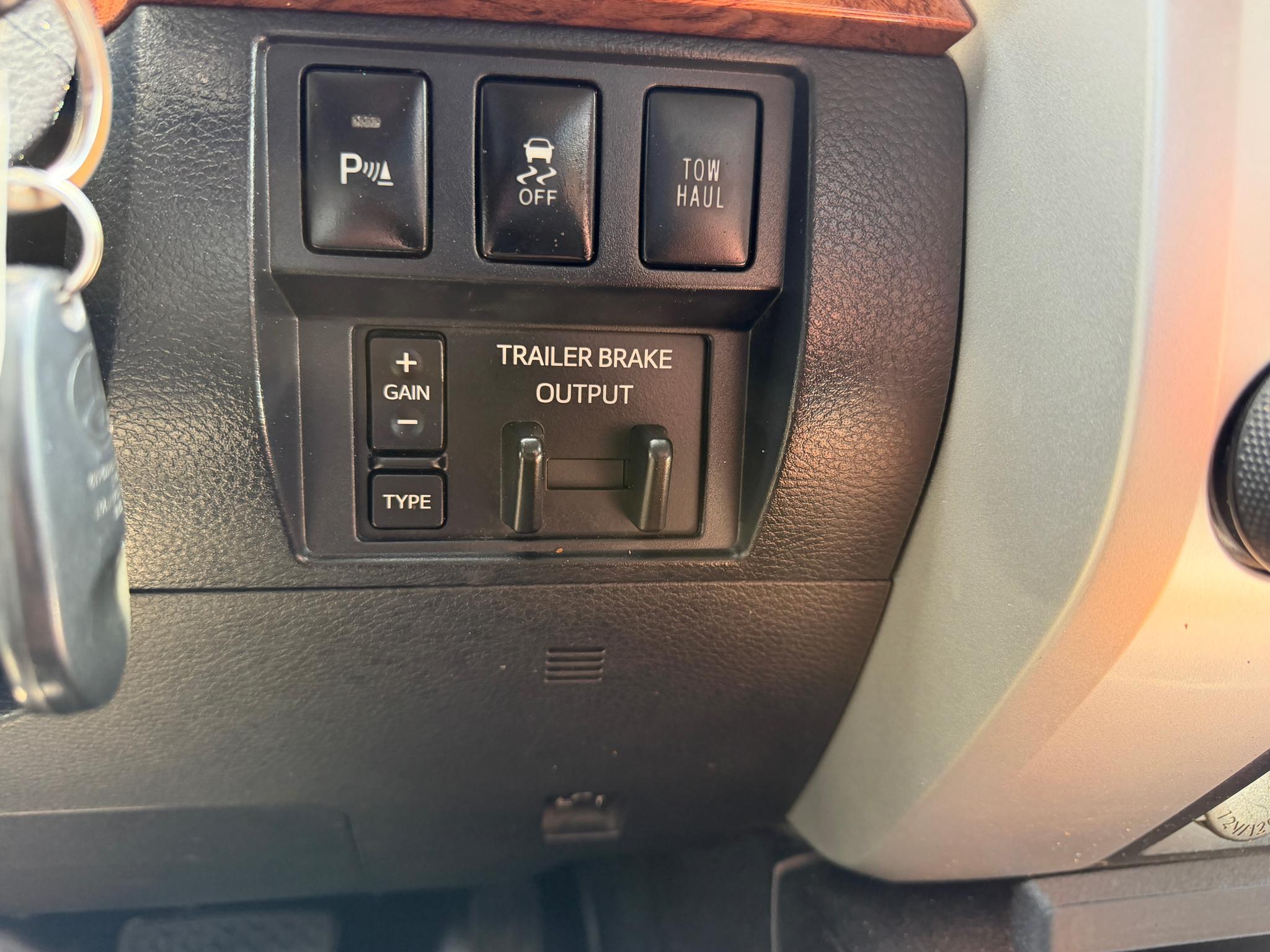 Toyota Tundra 4WD 1794 Edition CrewMax 5.5' Bed 5.7L FFV (Natl) 2017