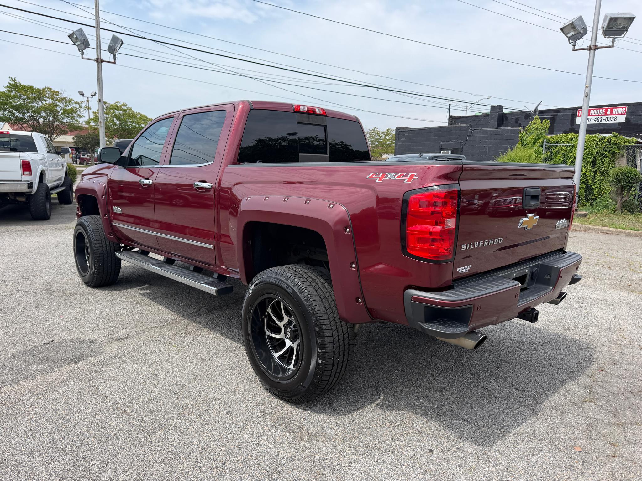 Chevrolet Silverado 1500 4WD Crew Cab 143.5" High Country 2015