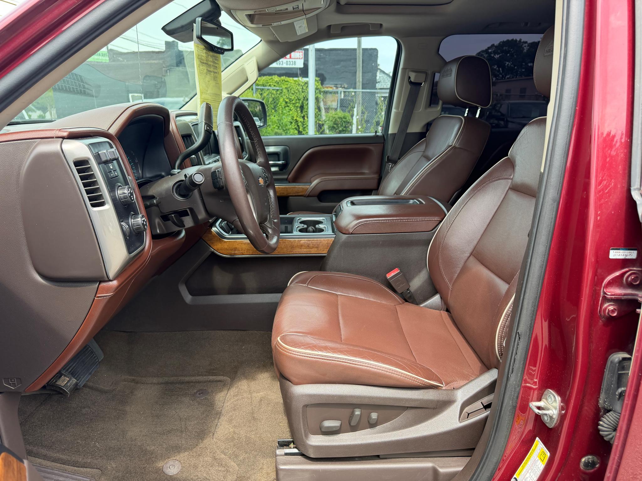 Chevrolet Silverado 1500 4WD Crew Cab 143.5" High Country 2015