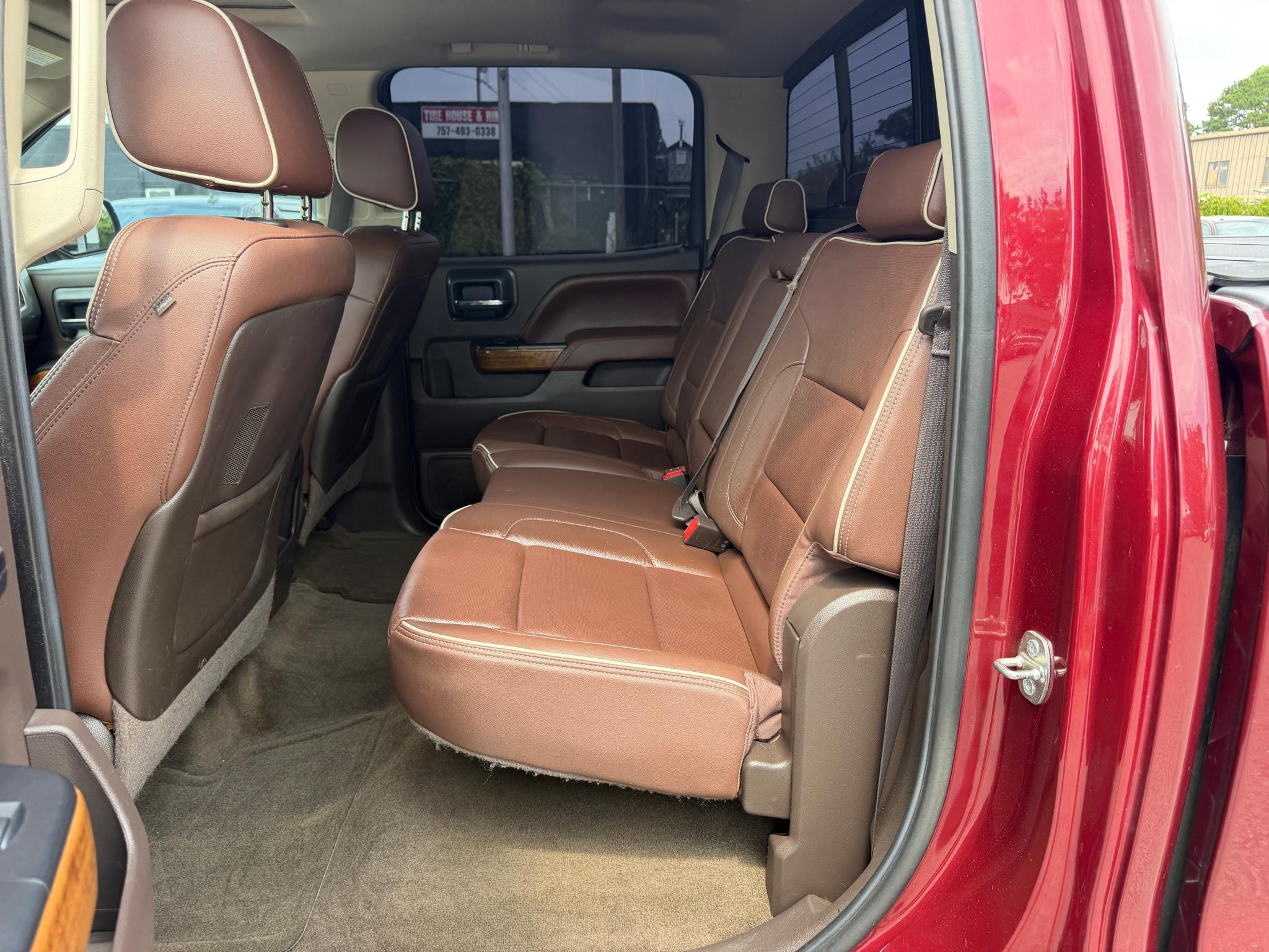 Chevrolet Silverado 1500 4WD Crew Cab 143.5" High Country 2015