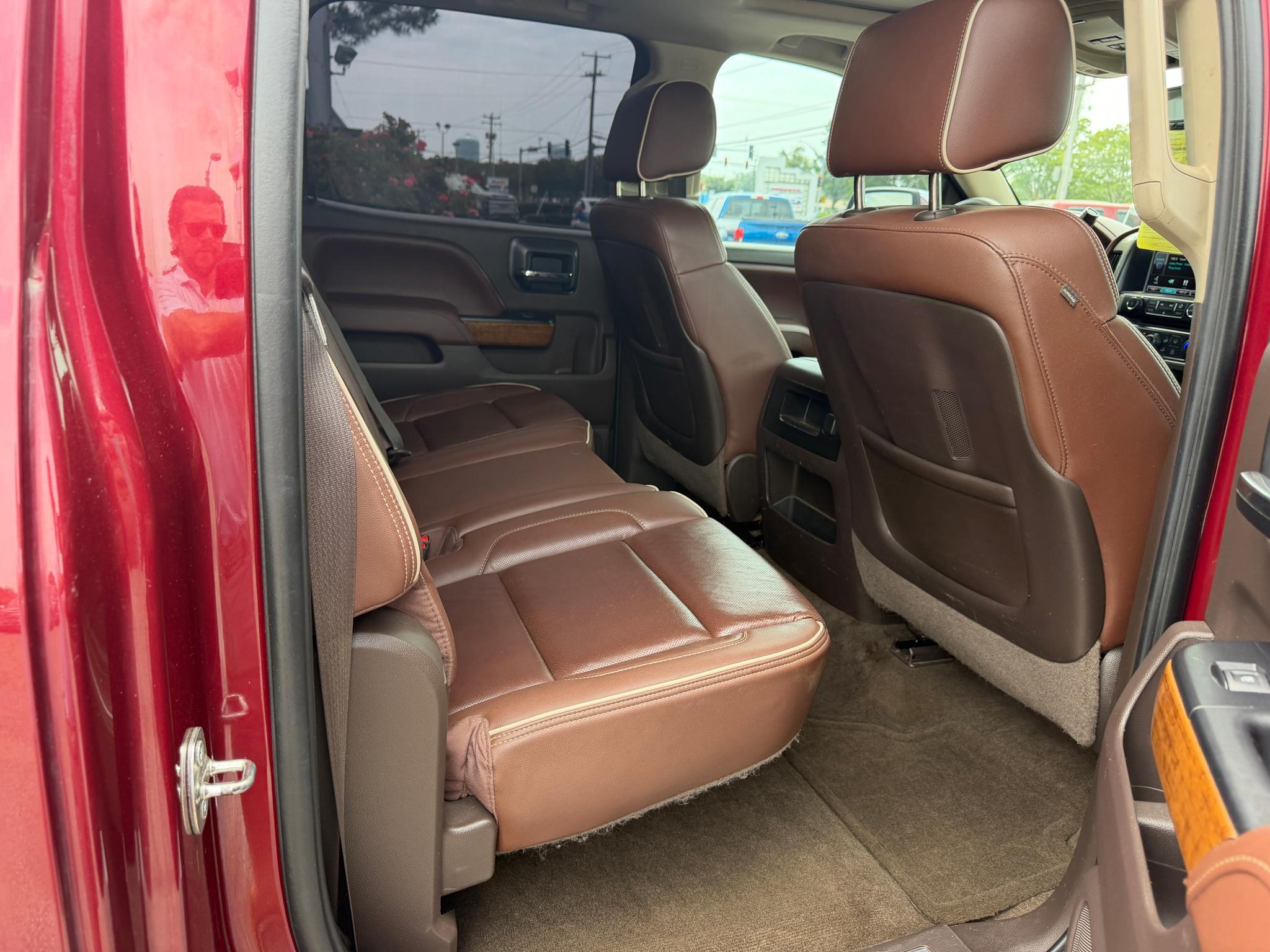 Chevrolet Silverado 1500 4WD Crew Cab 143.5" High Country 2015