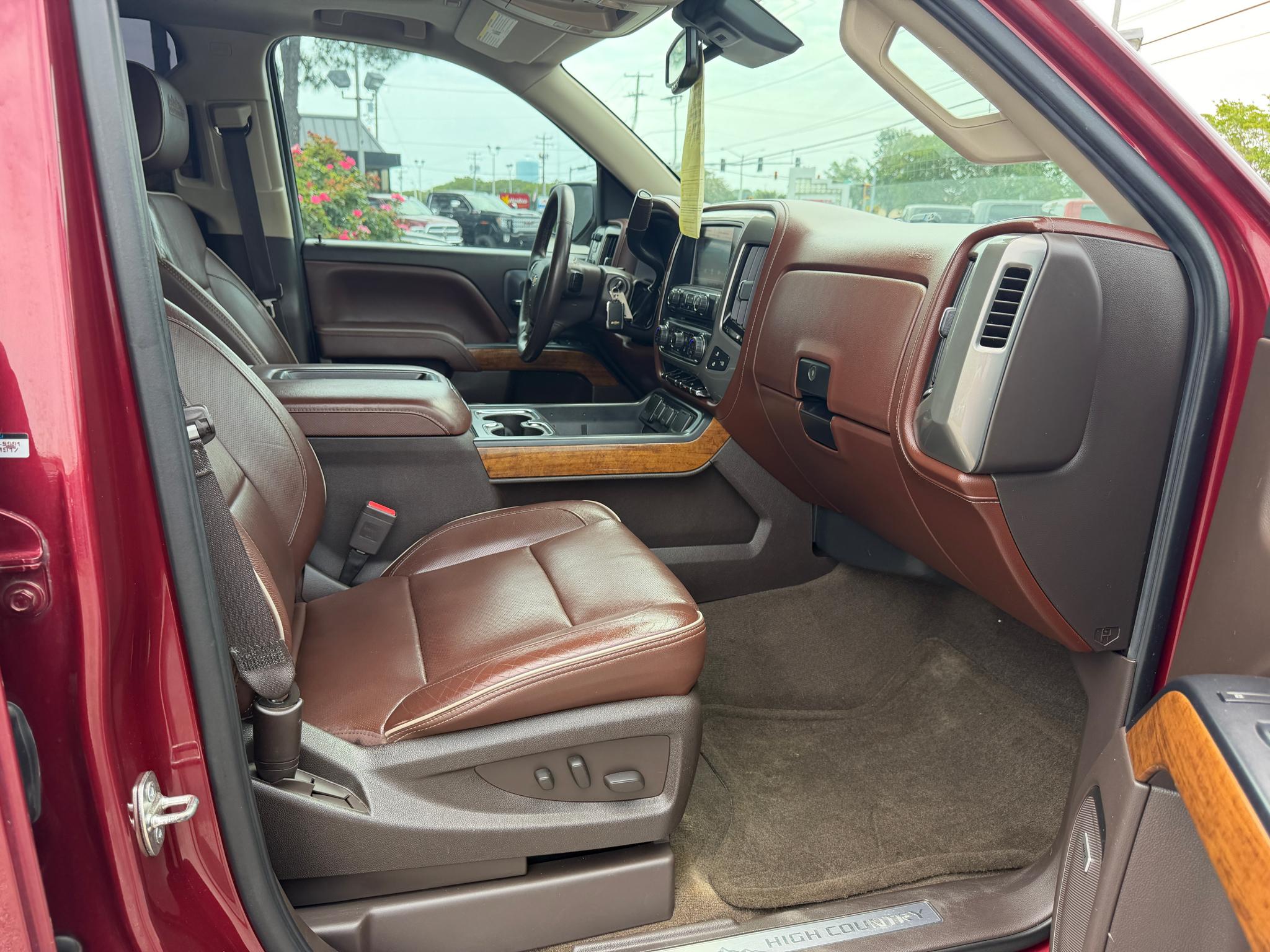 Chevrolet Silverado 1500 4WD Crew Cab 143.5" High Country 2015