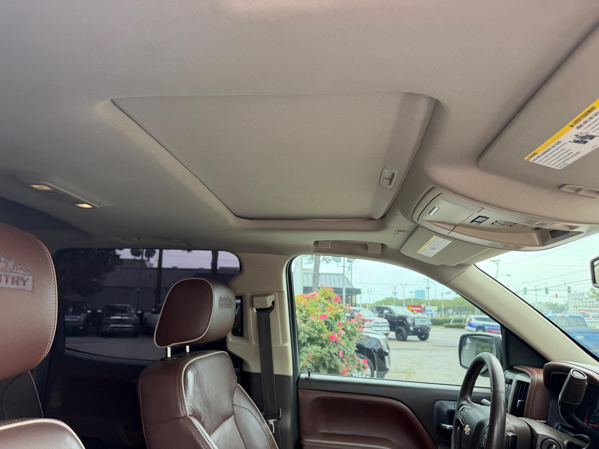 Chevrolet Silverado 1500 4WD Crew Cab 143.5" High Country 2015