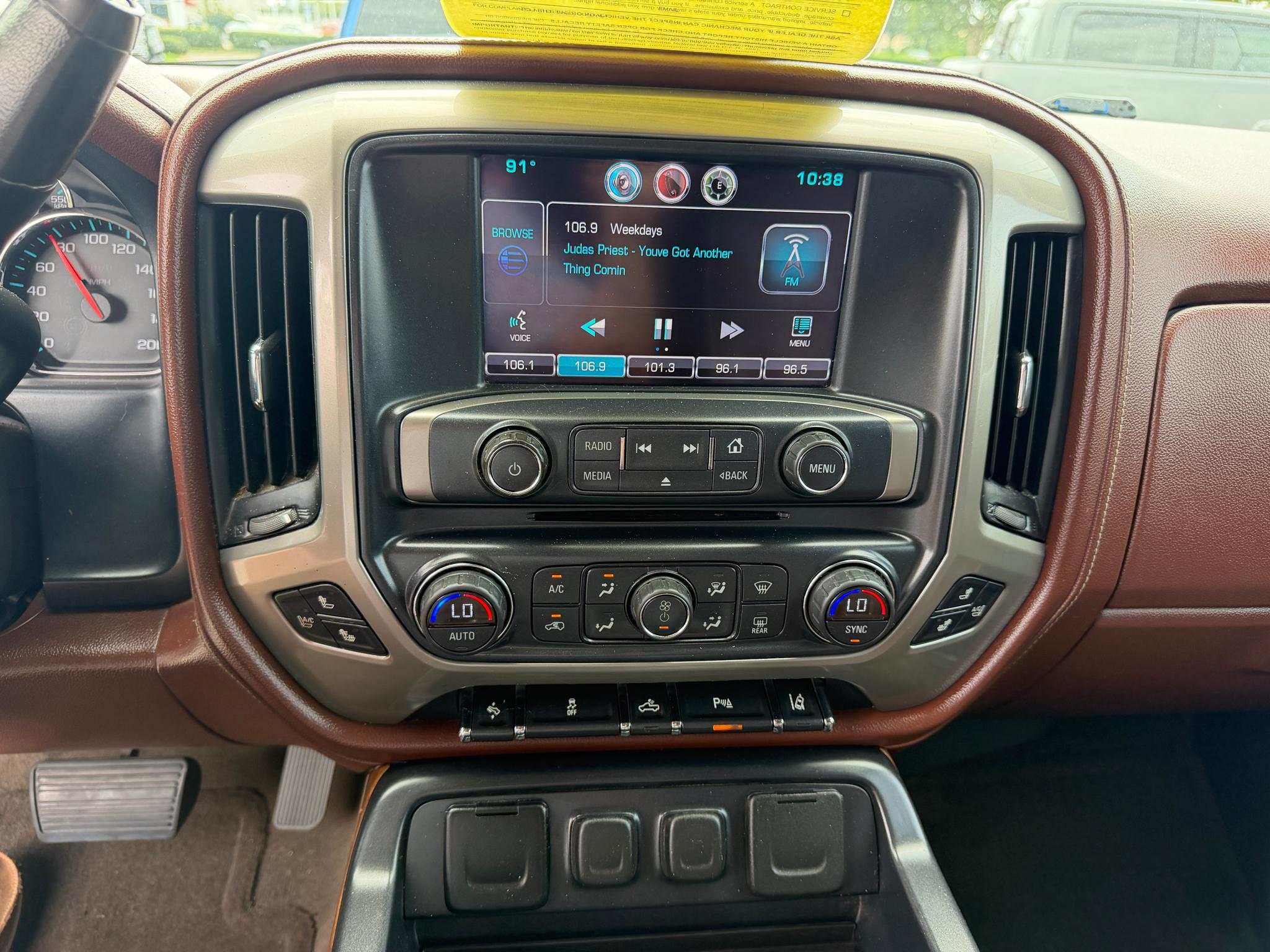 Chevrolet Silverado 1500 4WD Crew Cab 143.5" High Country 2015