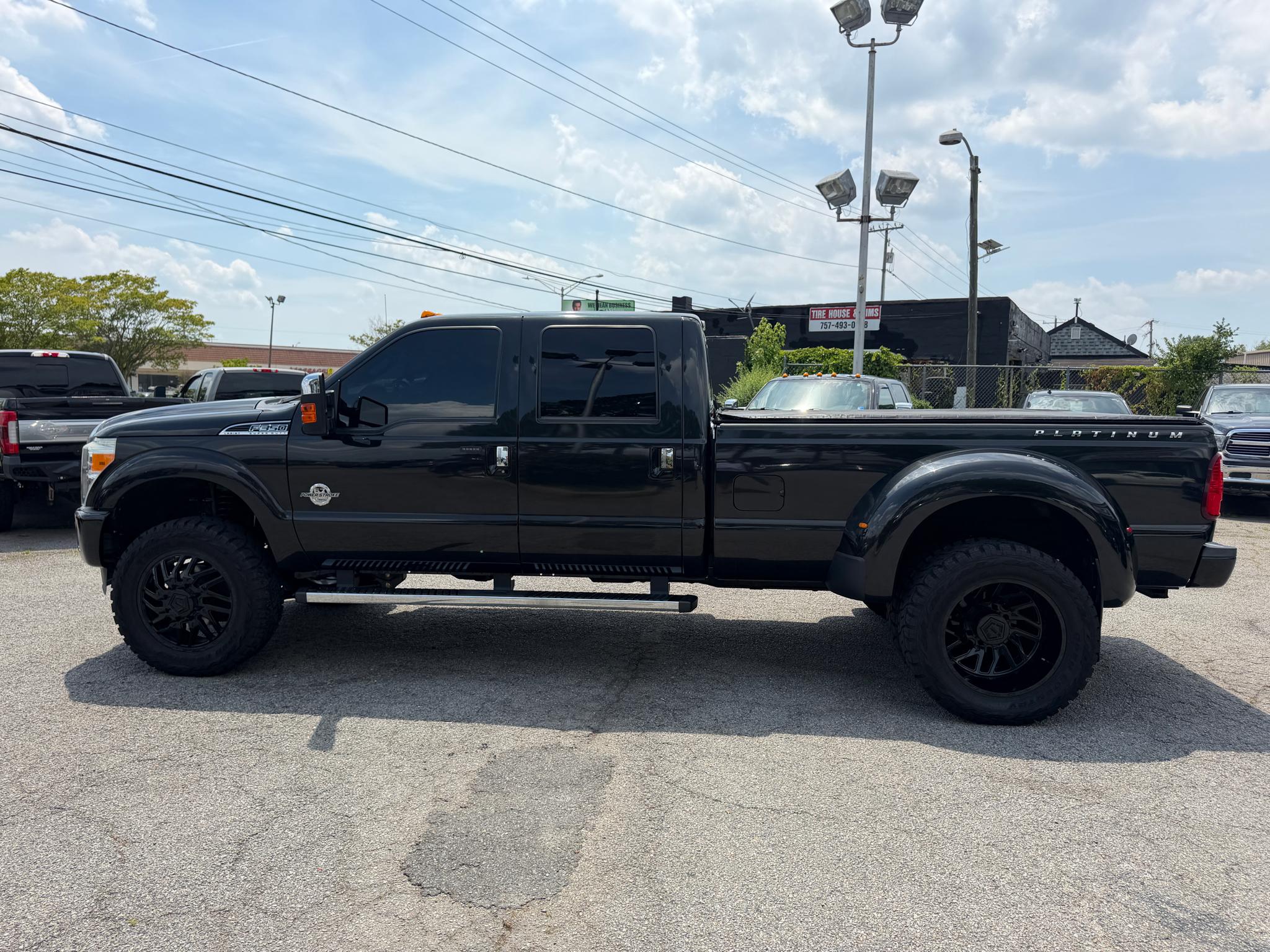 Ford Super Duty F-350 DRW 4WD Crew Cab 172" Platinum 2015