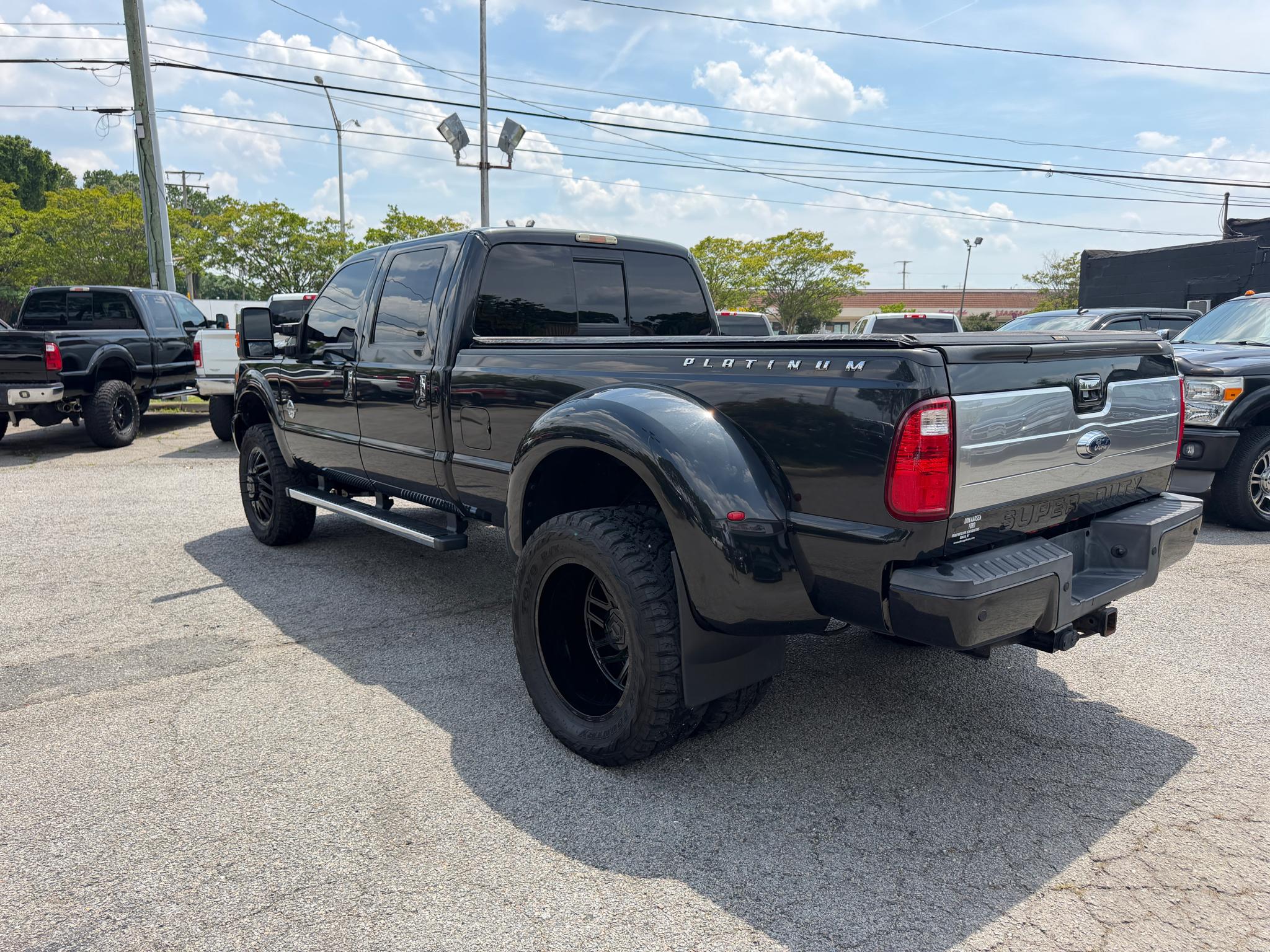 Ford Super Duty F-350 DRW 4WD Crew Cab 172" Platinum 2015