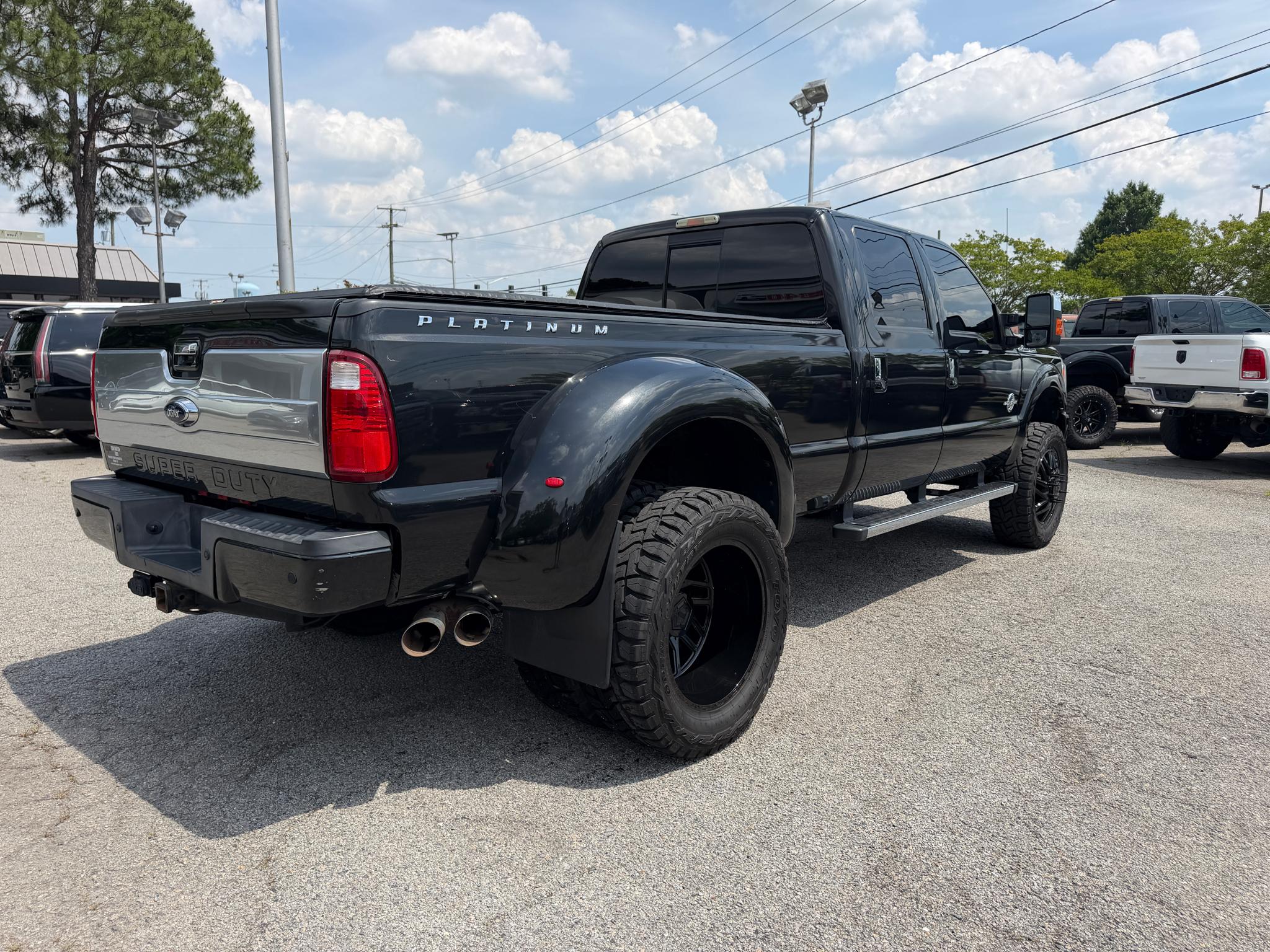 Ford Super Duty F-350 DRW 4WD Crew Cab 172" Platinum 2015